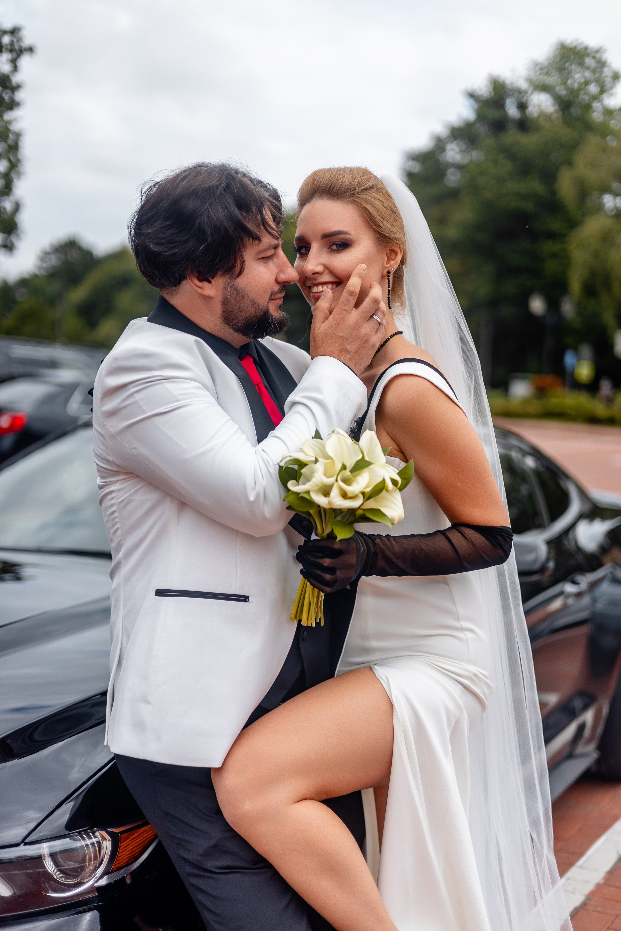 Евгений Саранцев, президент мотоклуба «Garage 13 MCC» и прекрасная Ирина. Фотограф Елена Медок Калининград