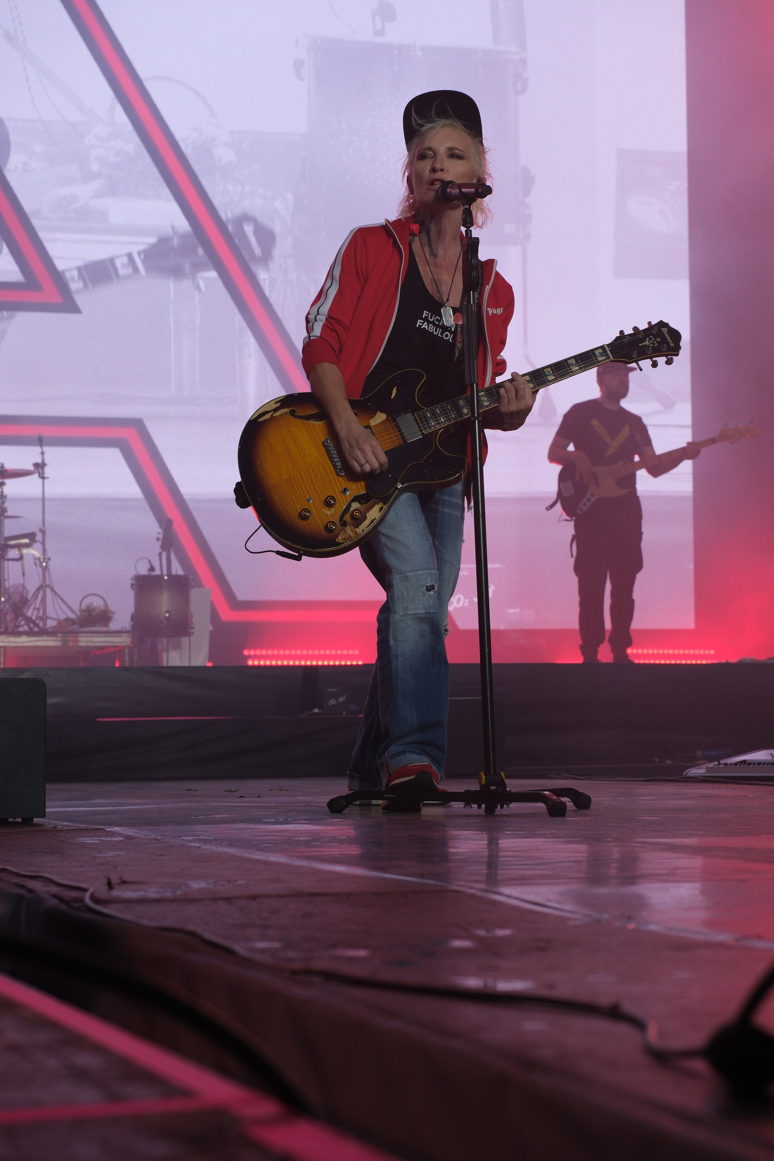 Диана Арбенина (группа «Ночные снайперы») — Москва, МТС Live Лето 2024. RedGeek - блогер и стручњак за образовање и ИТ Кирил Ситнов