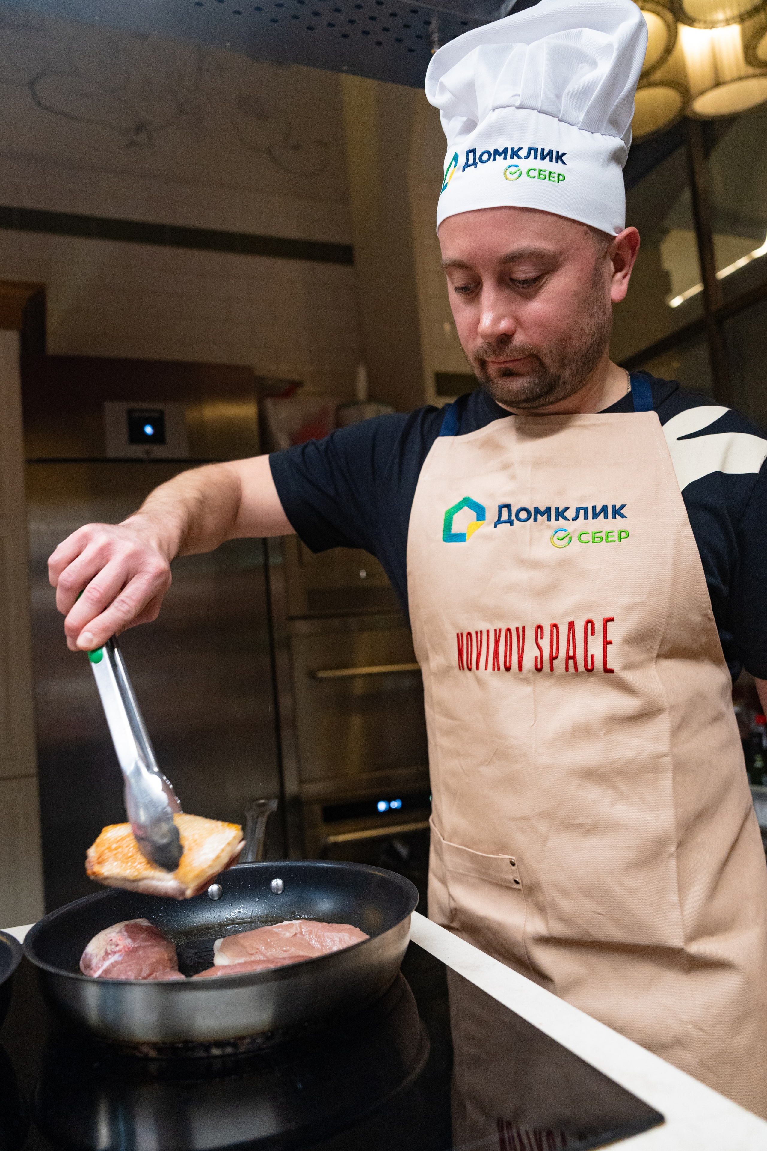 NOVIKOV SCHOOL — Умами зал. Фотограф Никита Комаров