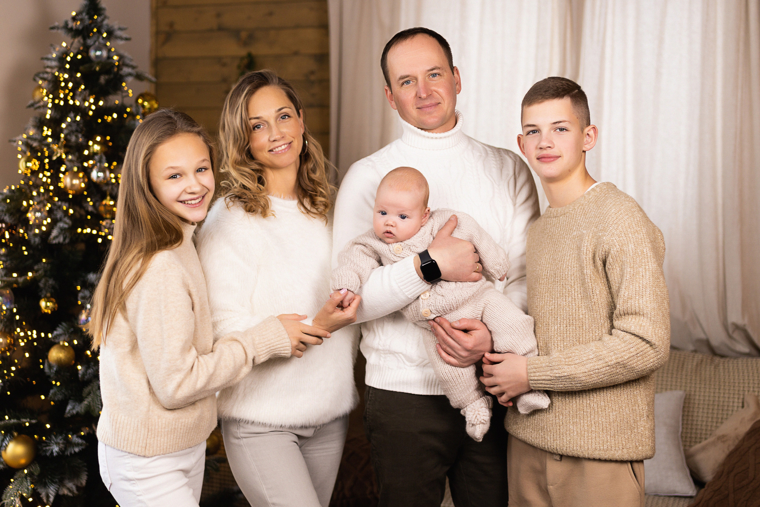 Новогодняя семейная фотосессия на даче. Семейный и свадебный фотограф Москва Канделаки Ольга