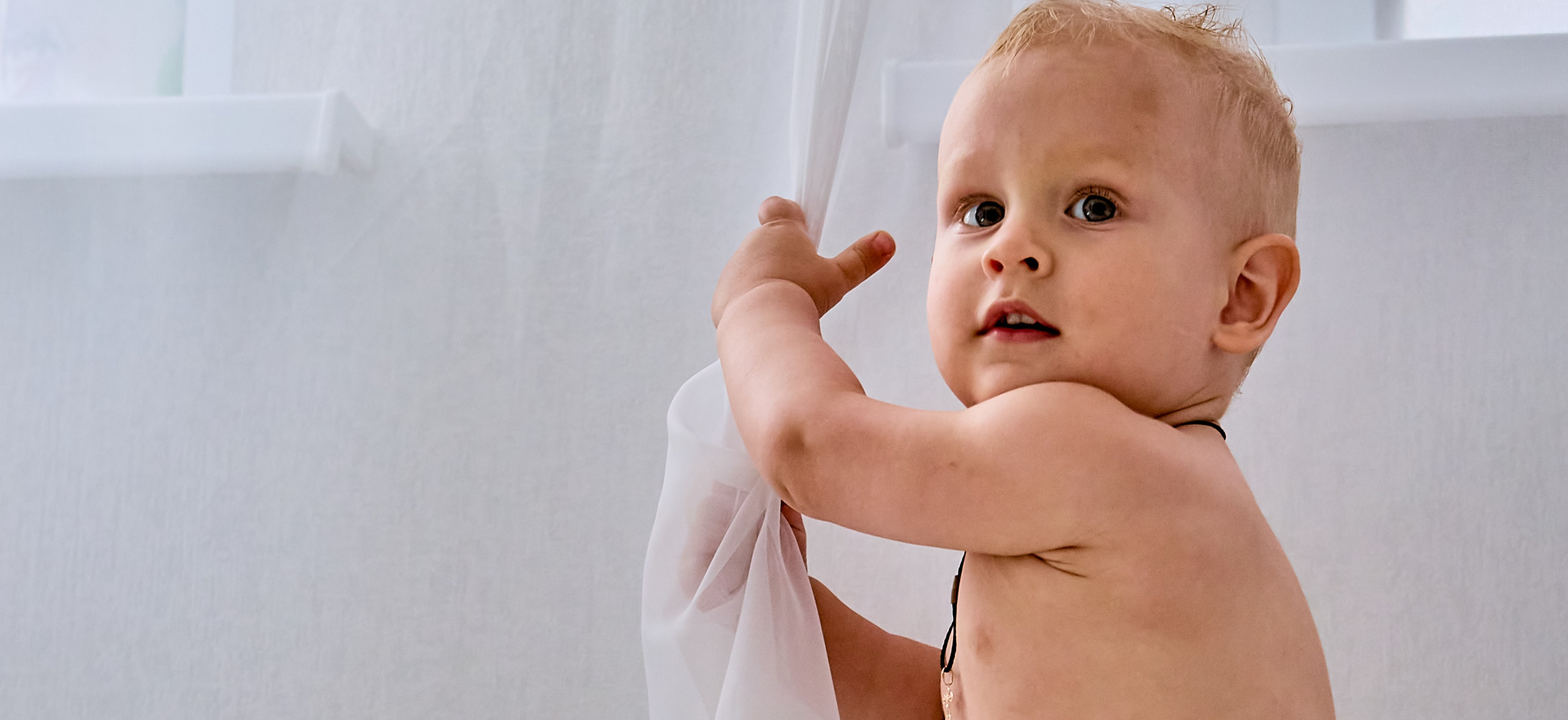 Малыш, излучающий свет и любовь, в домашней обстановке. Православный фотограф Николай Голованов и г. Дзержинск.