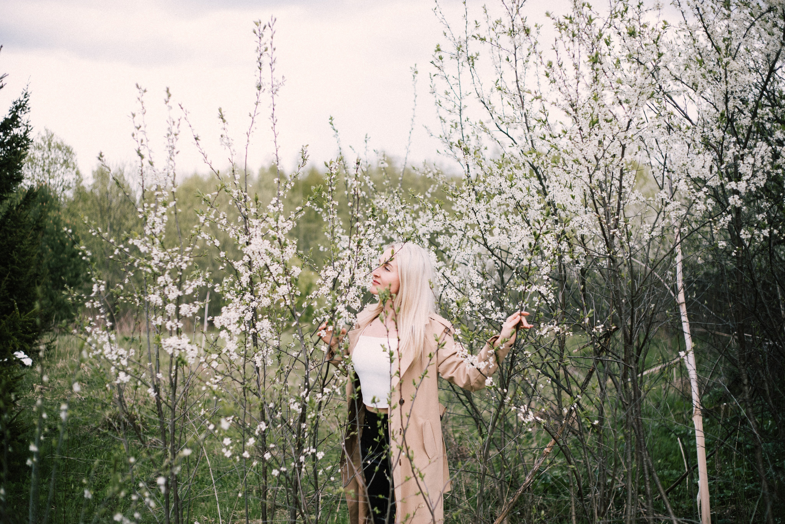 Прогулка в вишневом саду. Портретный фотограф в Иванове Ольга Гуральник