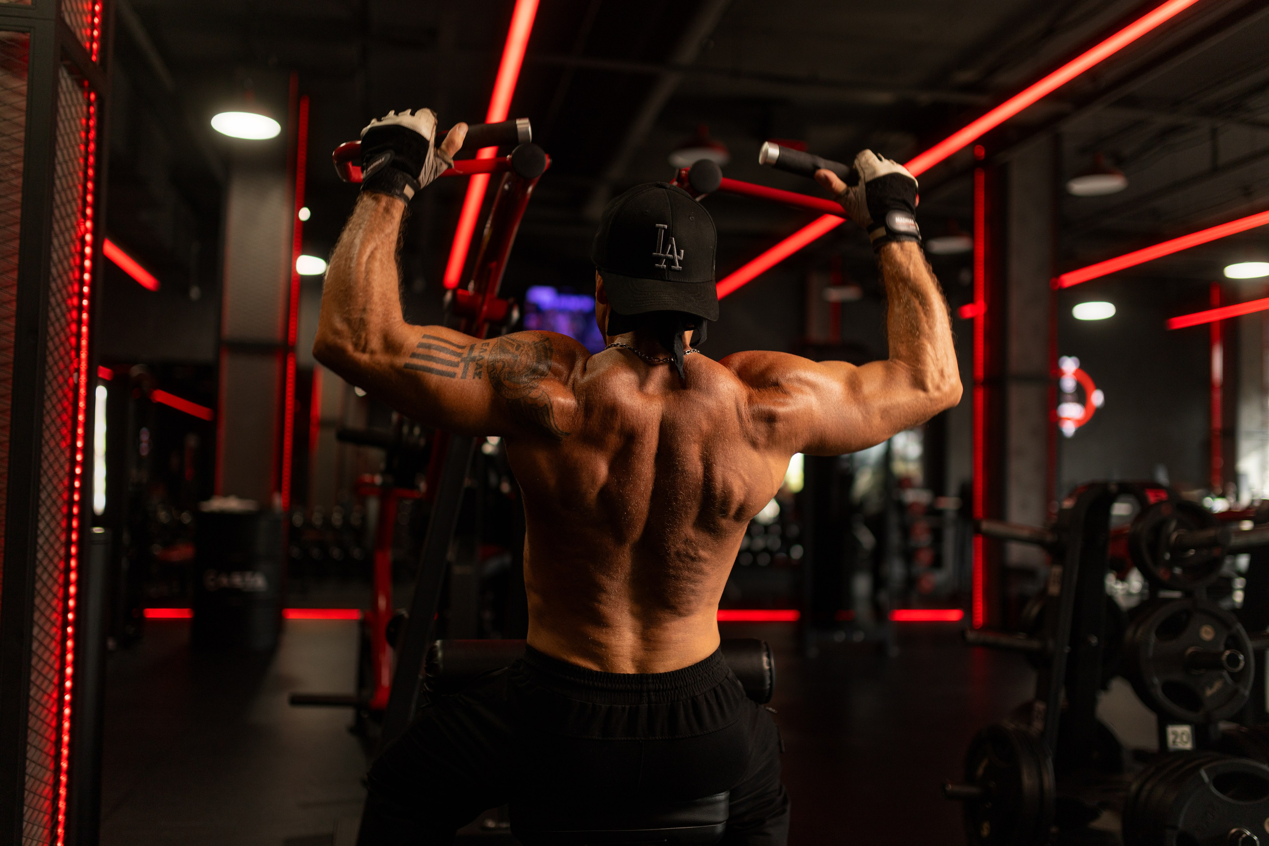 Съемка с Александром в тренажерном зале для контента. Дмитрий Шульгин, портретный фотограф в Воронеже