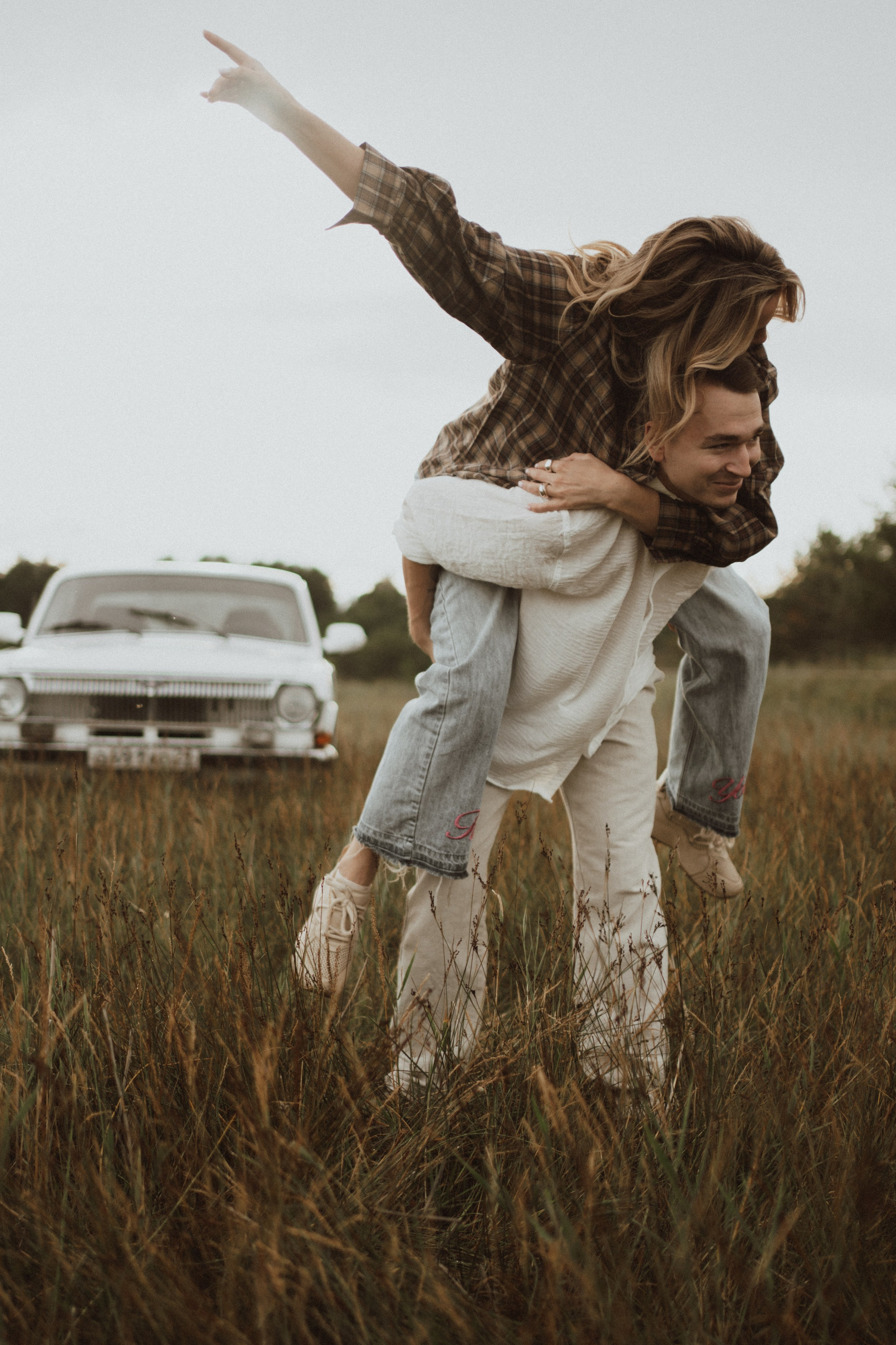 [… two lovers and volga]. Фотограф в Архангельске