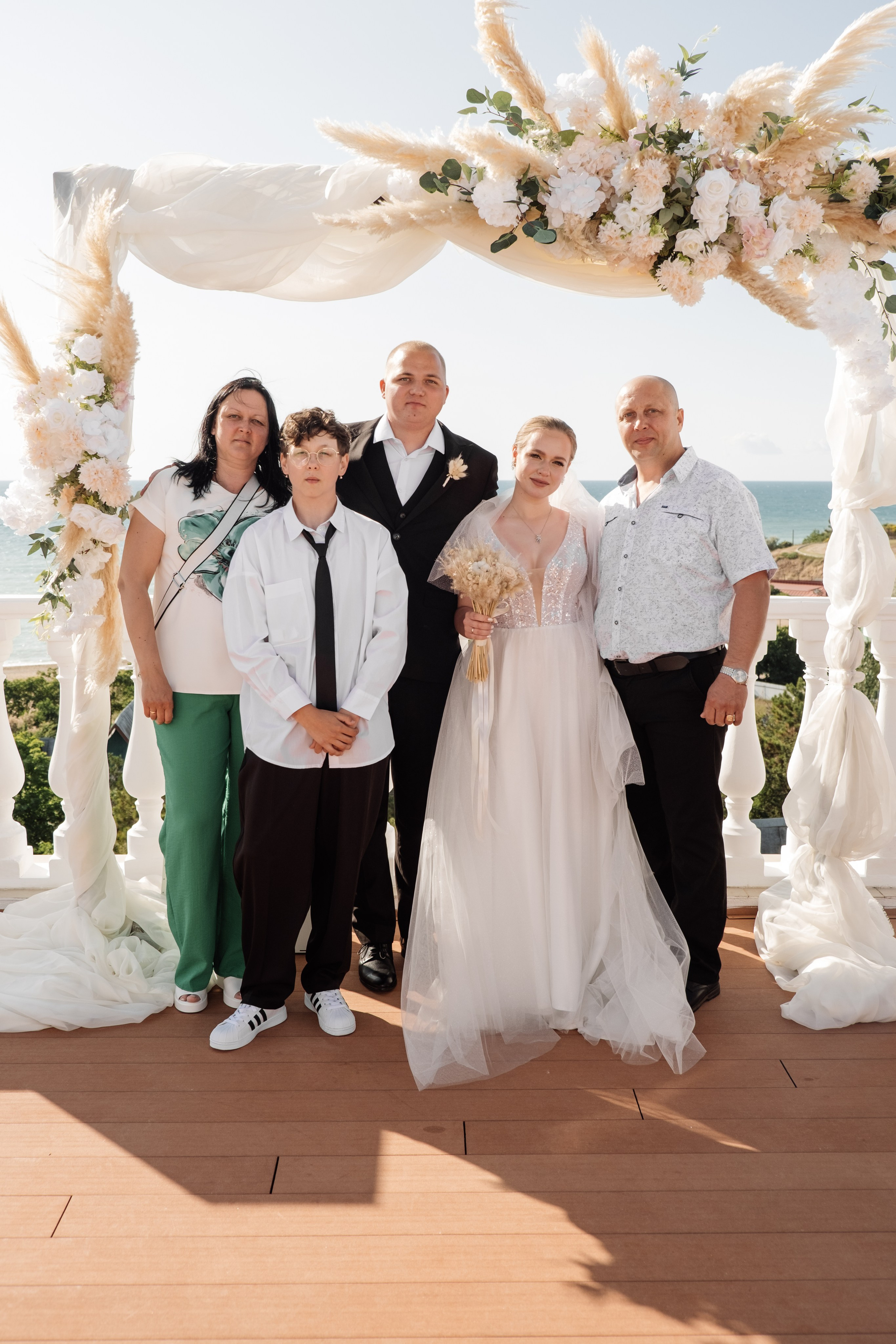 Свадебный ретопртаж. Профессиональная фотосъемка в Крыму. Натуральные эмоции и живые кадры. Забронируйте дату прямо сейчас!