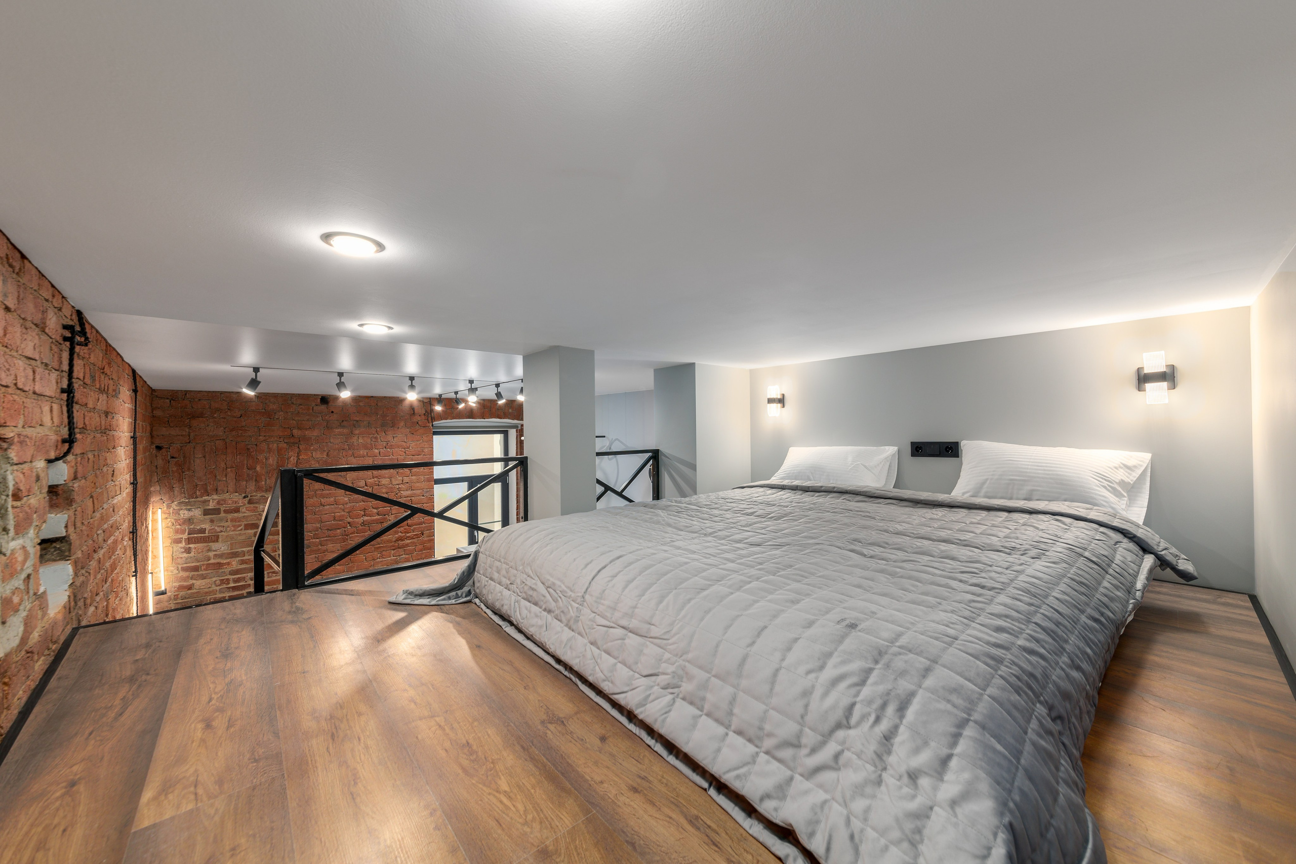 Двухэтажная студия, Коломенская ул