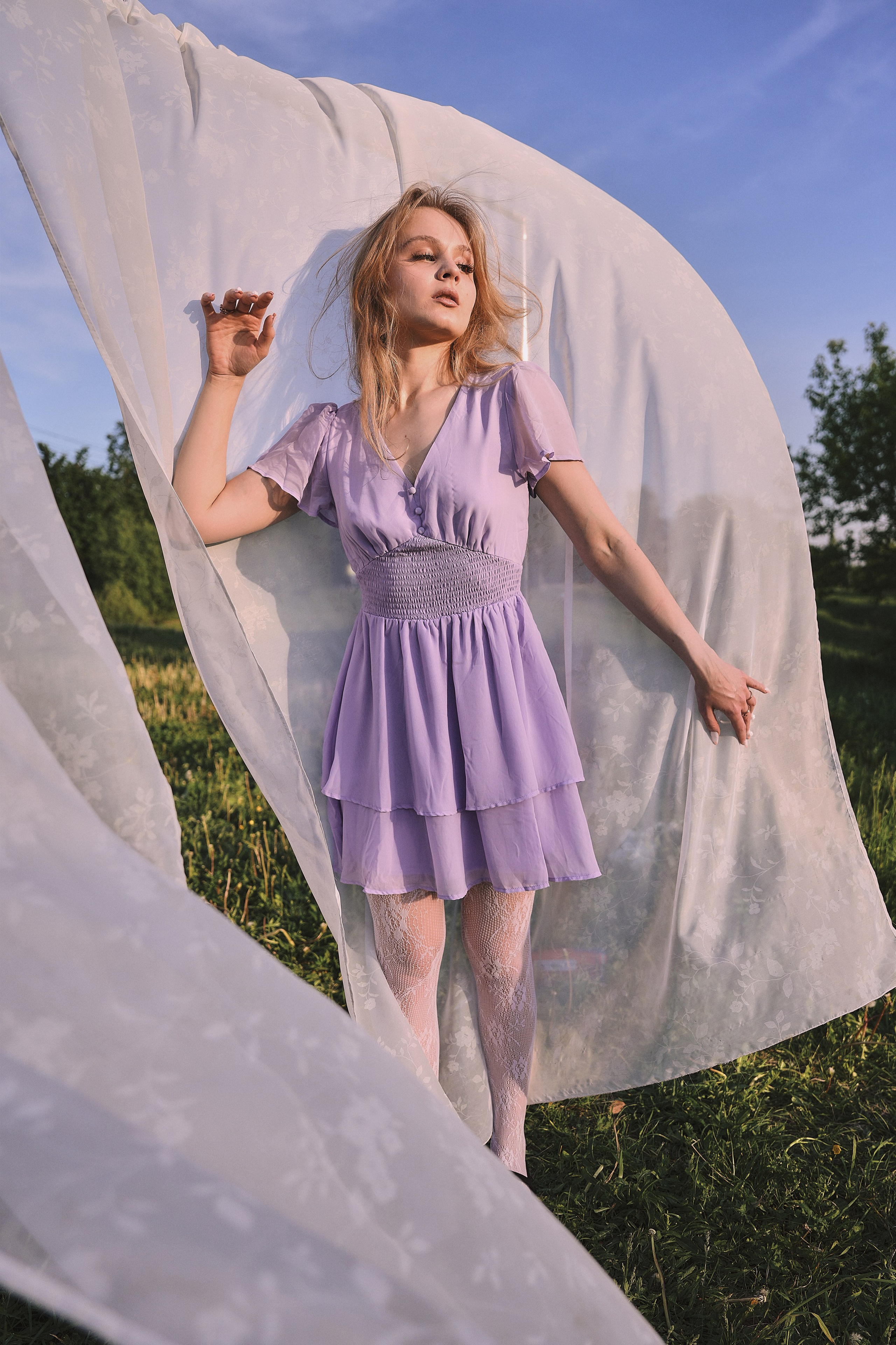 Съемка Кати в поле с тюлью. Фотограф Светлана Боровикова в Домодедове