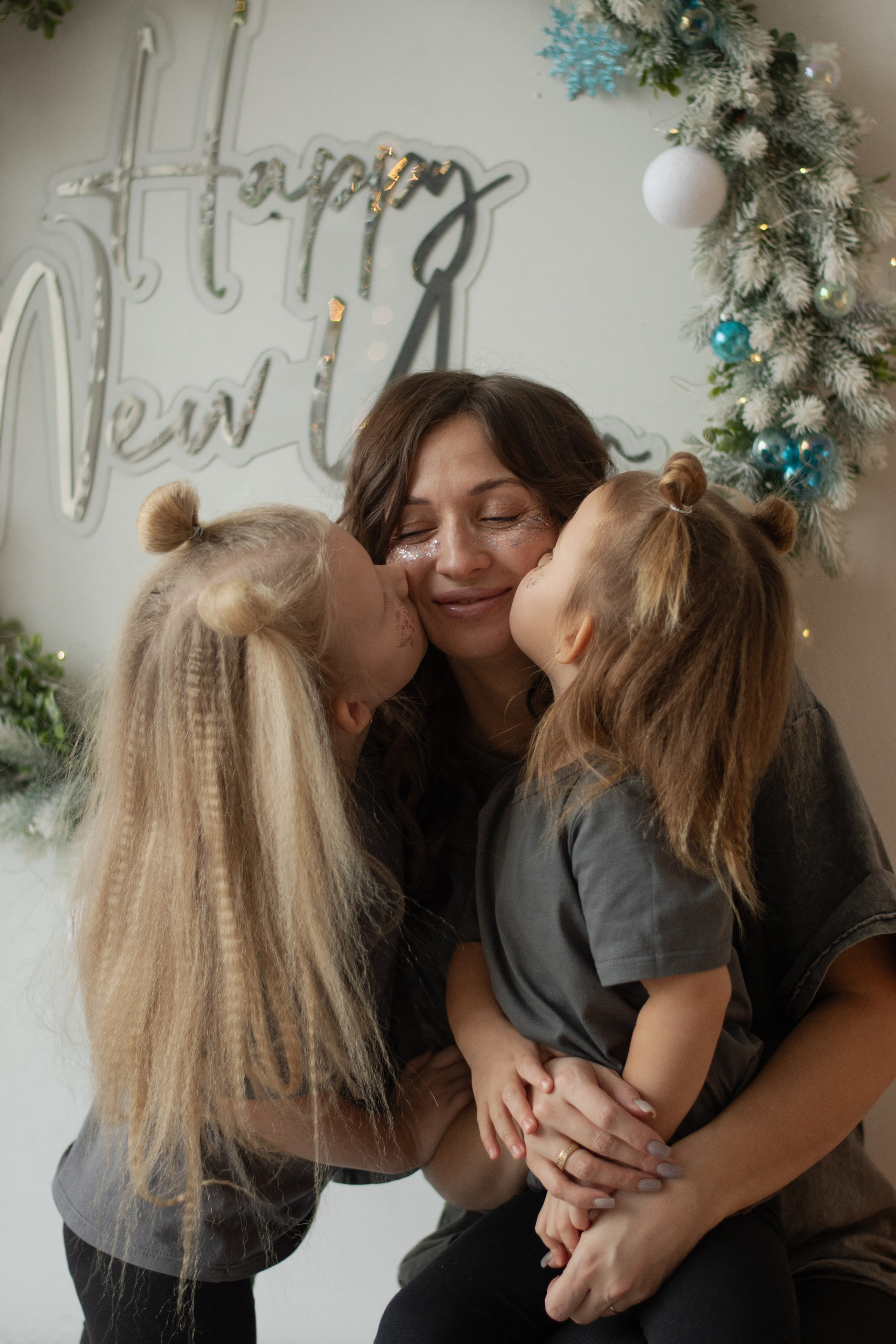 Ксения и прекрасные малышки Милана и Арина. Фотограф в Новосибирске Фальман Полина