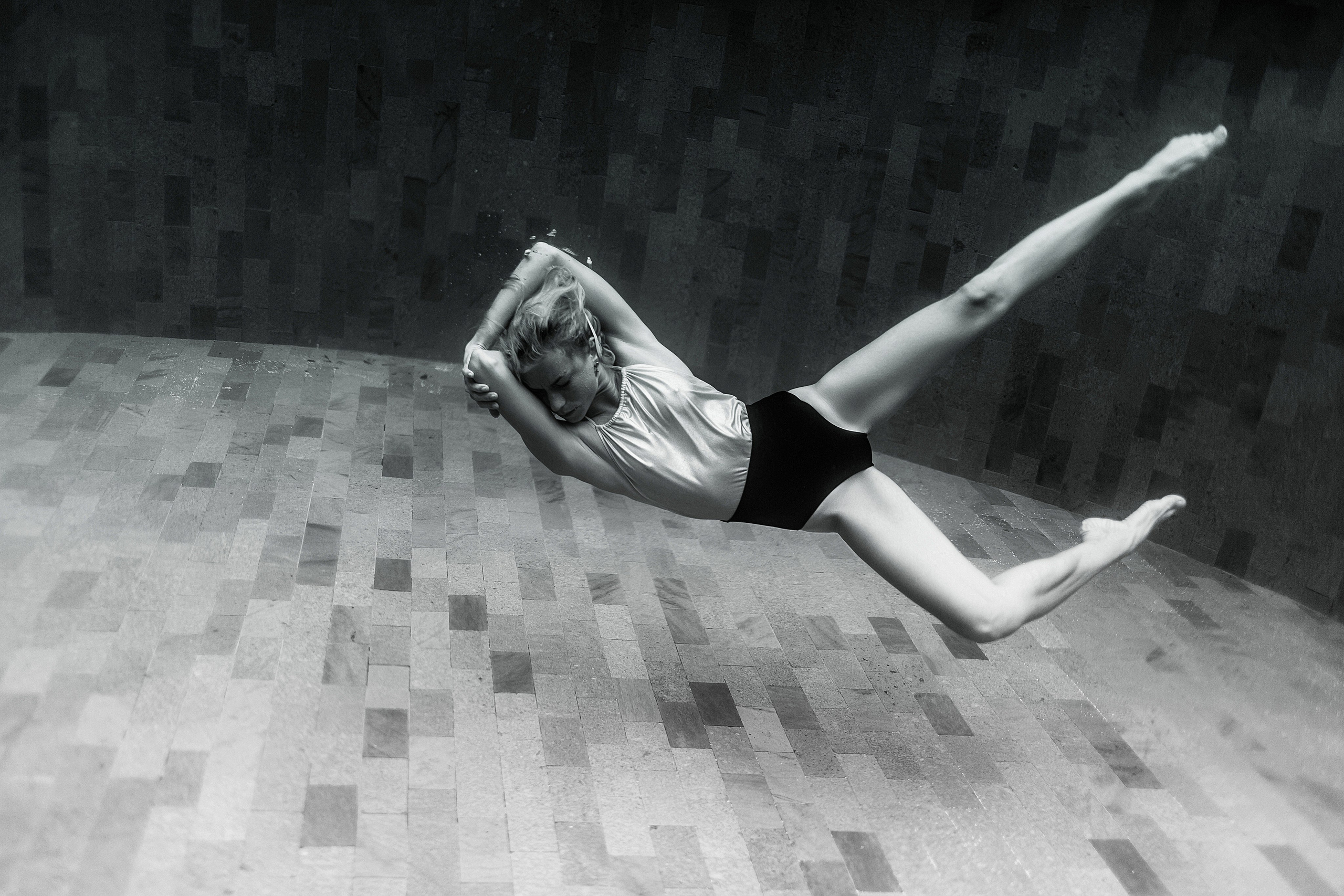 Фотосесии в Бассейне 18+. Лайфстайл Фотограф и Профессиональный Водный Фотограф в Москве