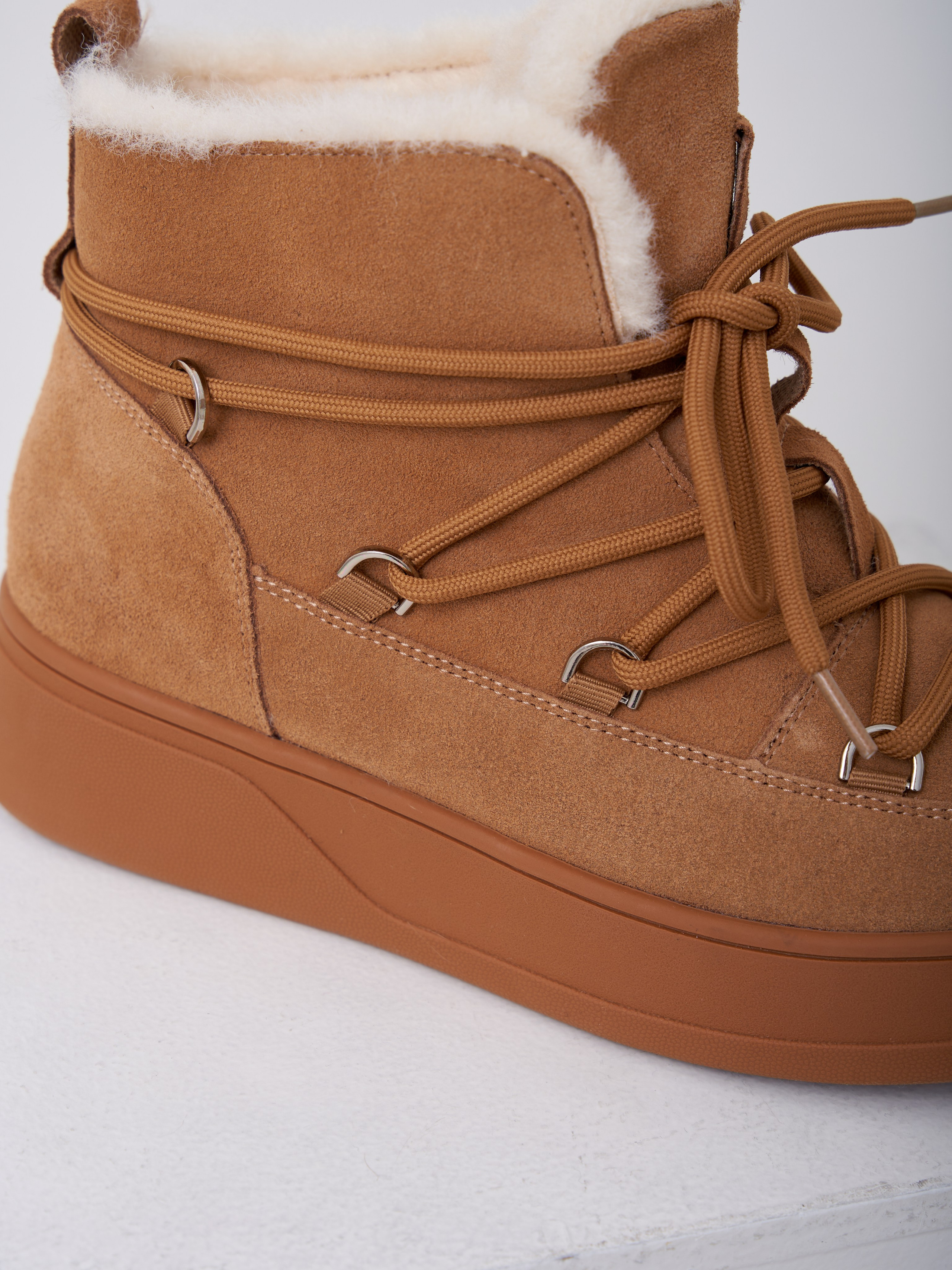 предметная съемка зимней обуви