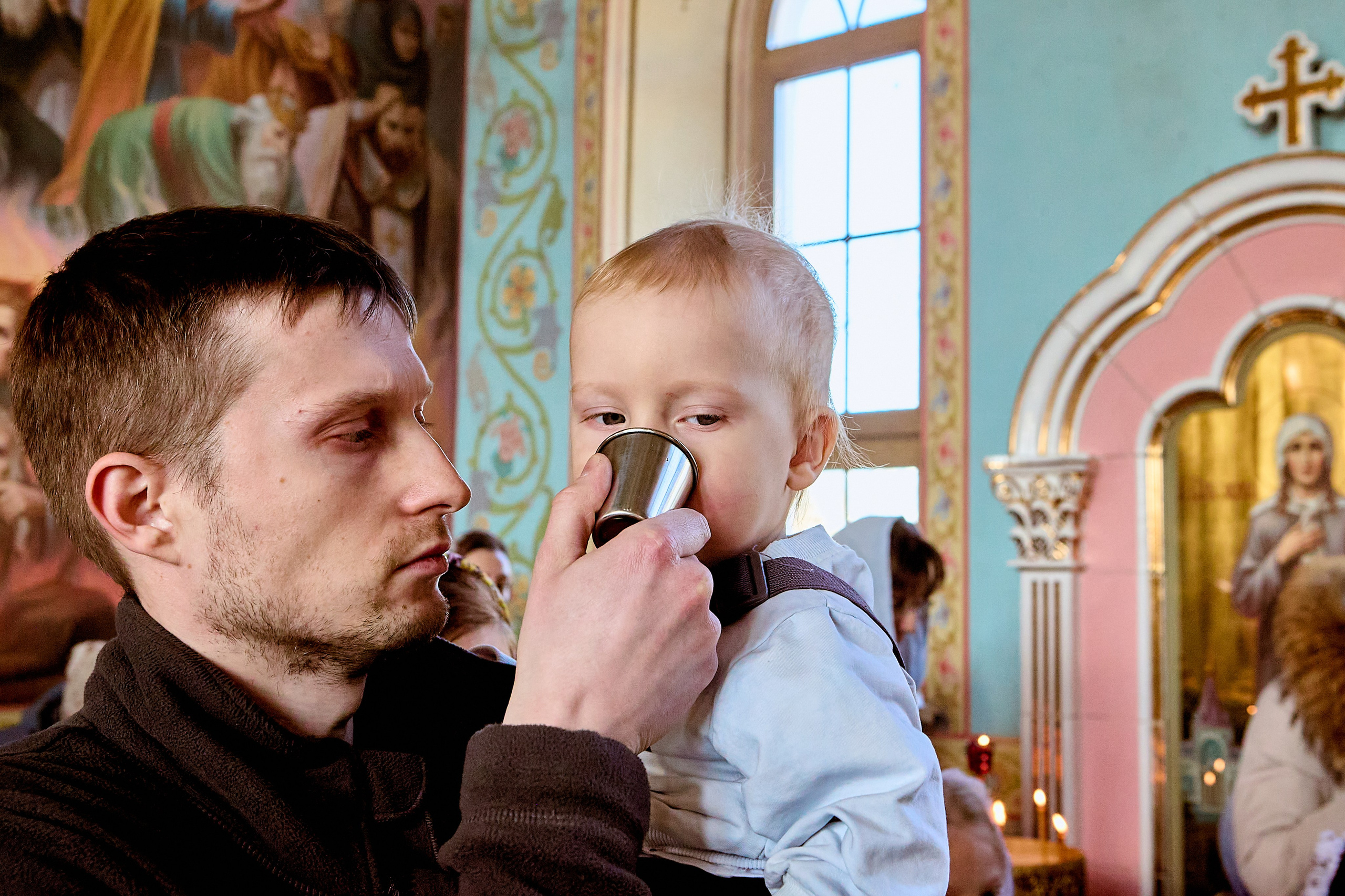 Литургия. Серия фотографий "Лица Храма" детский портрет. Фото Николая Голованова, портретного и детского фотографа.