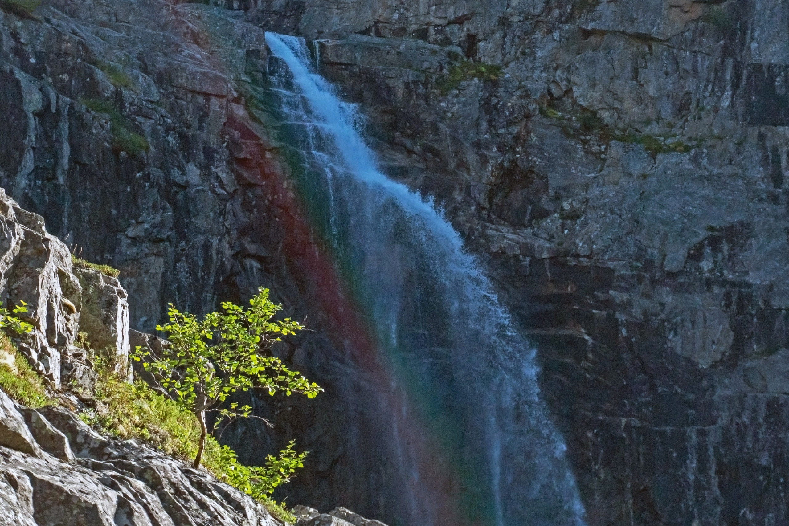 Самый большой водопад Мурманской области. Водопад Вайкис в лапландском заповеднике на Кольском полуострове