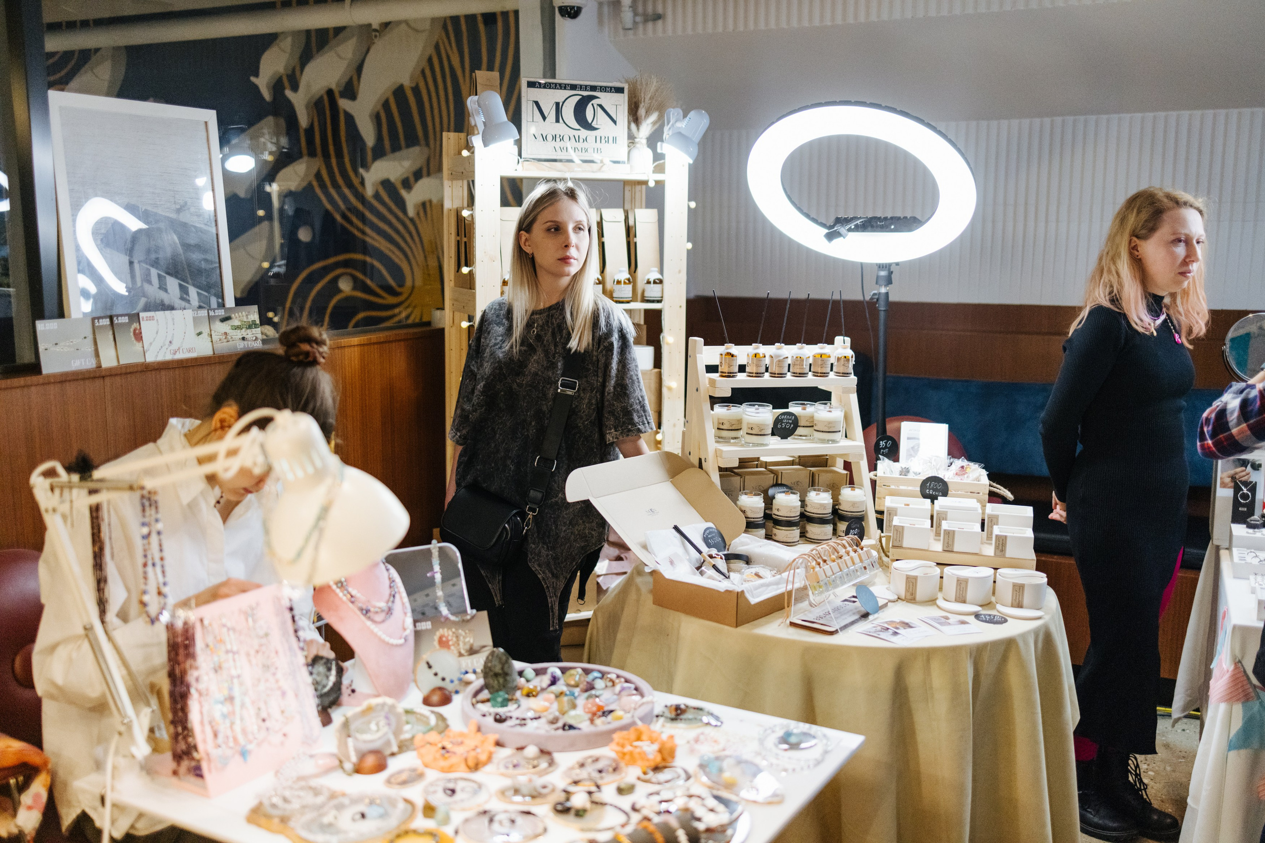 2–3 марта 2024 в пространстве «Три вокзала. Депо» / День 1 / фото Валерий Белобеев. Фотоотчеты «Ламбада-маркета»