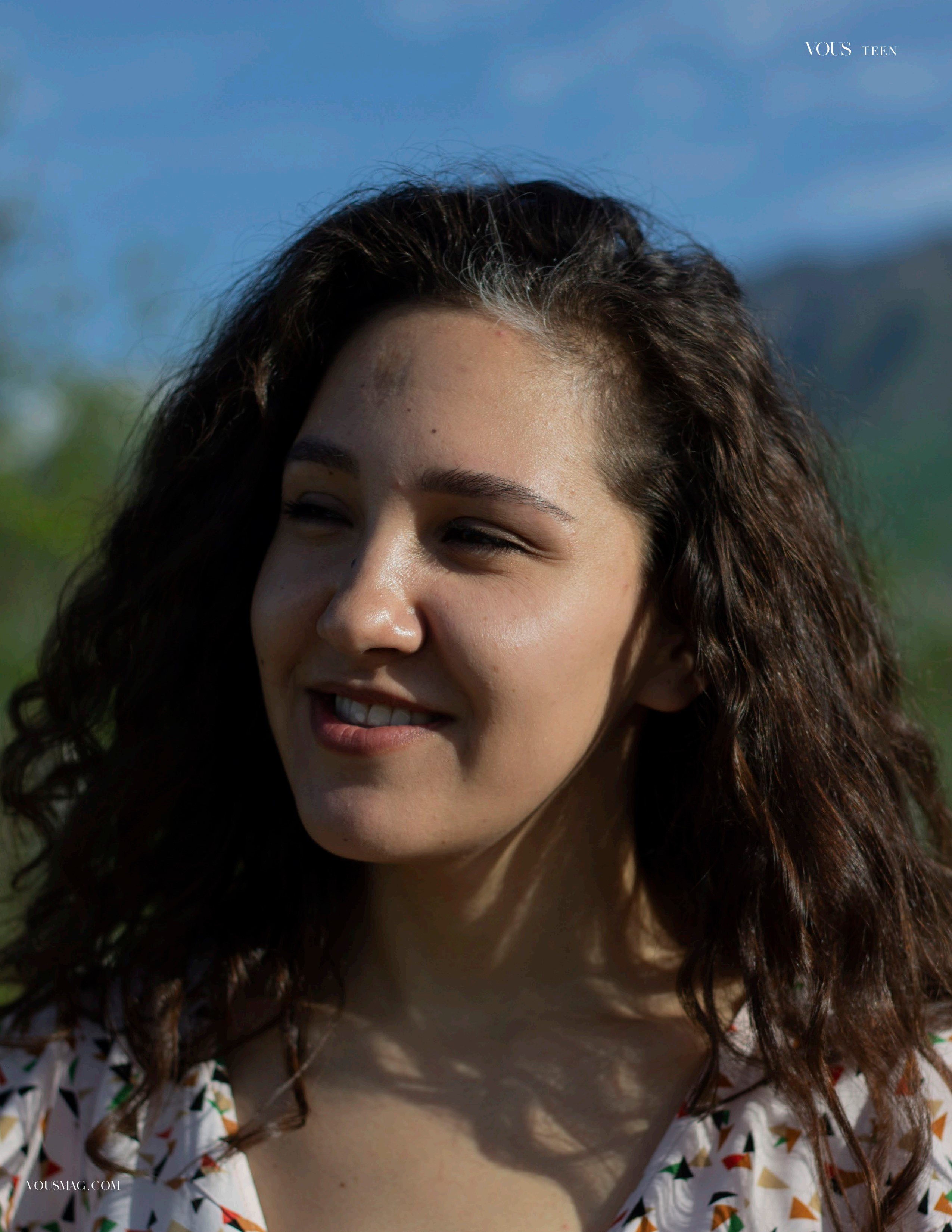 Портрет девушки в деревне 