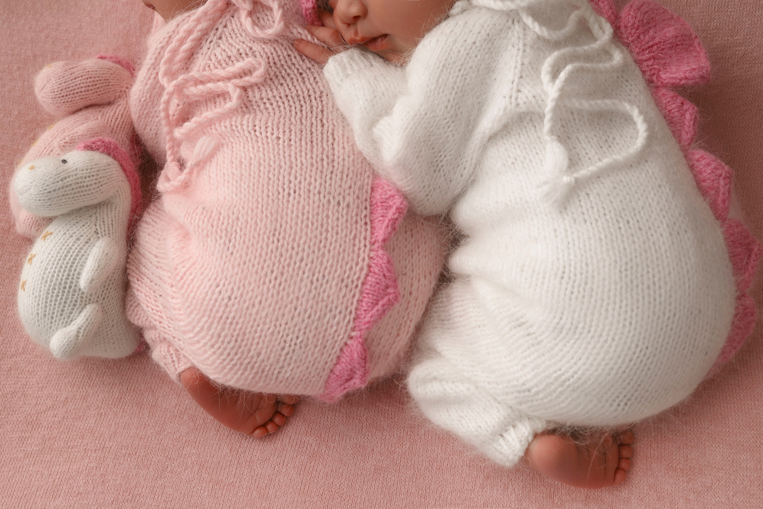 Двойня. Фотограф новорожденных и детский фотограф в Новосибирске