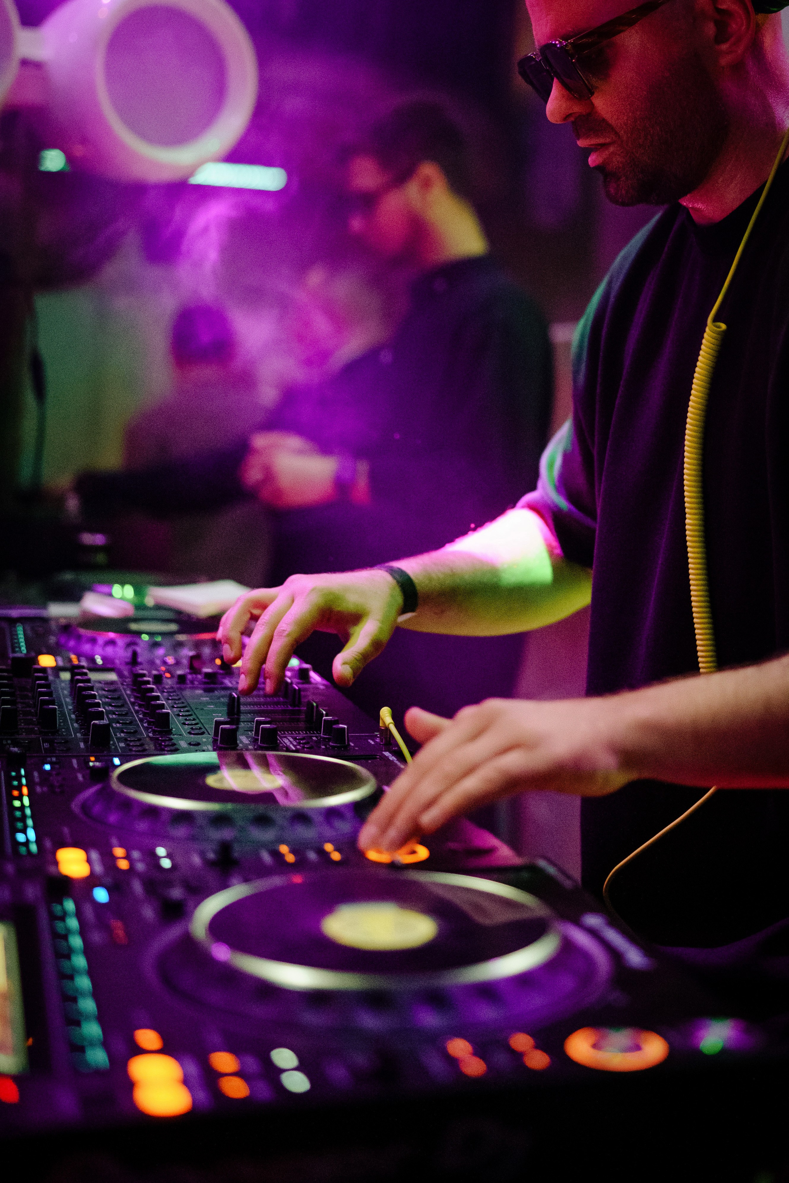 Вечеринка OSNOVATELI.LIVE репортажный фотограф Саша Дружинина. Репортажный фотограф в Москве Саша Дружинина