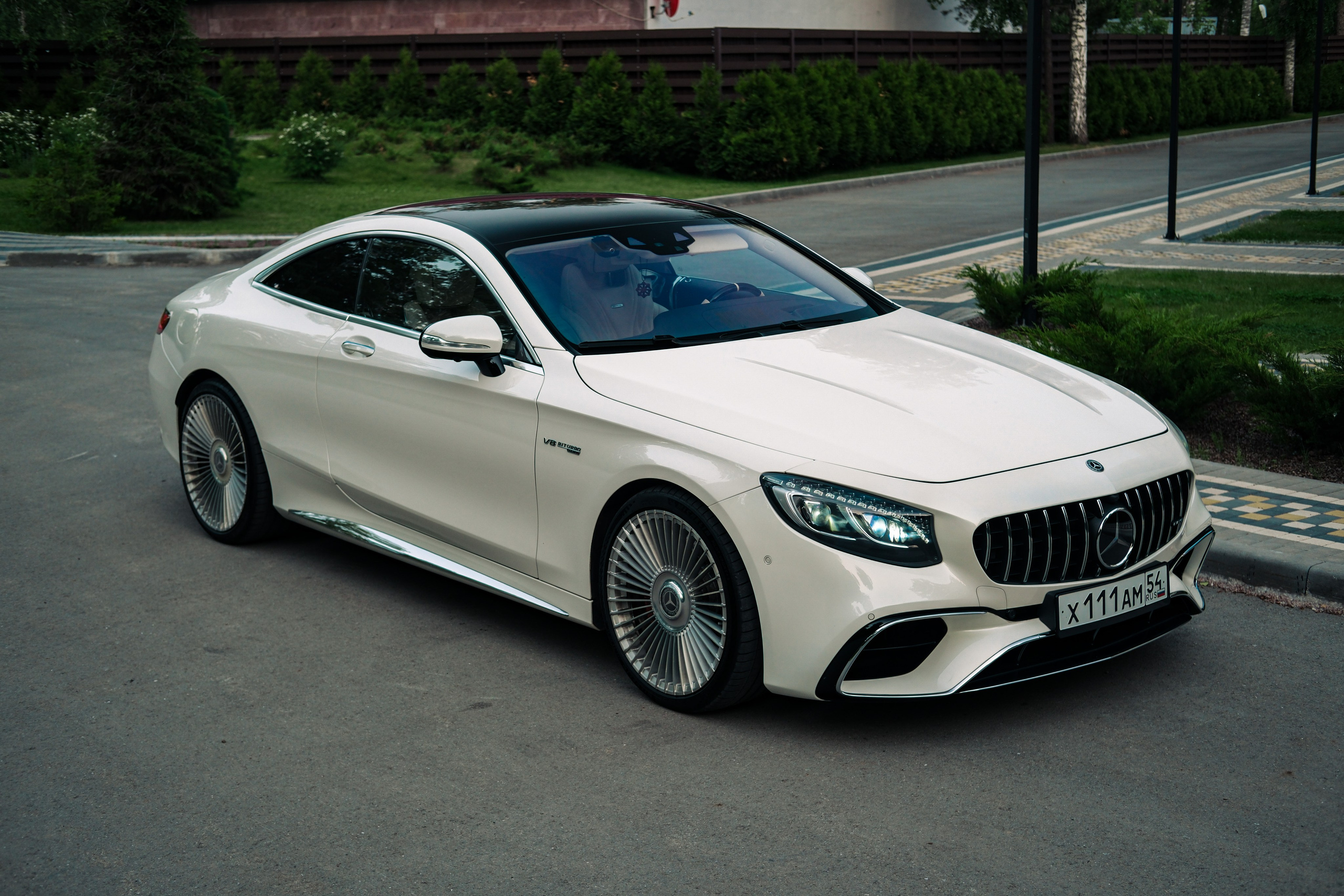 Профессиональная фотосессия Mercedes Benz S63 AMG Coupe в&nbsp;Новосибирске. Автомобильный фотограф Чанчин Владимир: детальные снимки кузова, интерьера и&nbsp;динамики. Съемка автомобиля для продажи