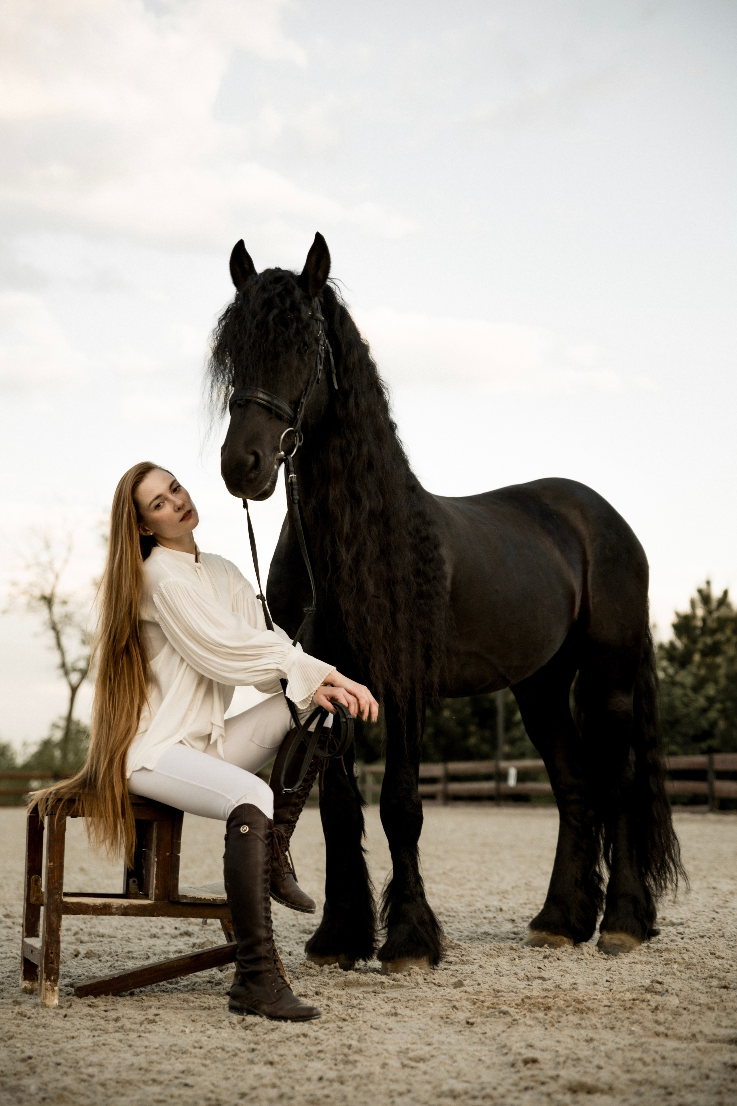 Съемка с лошадью фризской породы. Семейный и конный фотограф в Краснодарском крае и Адыгее