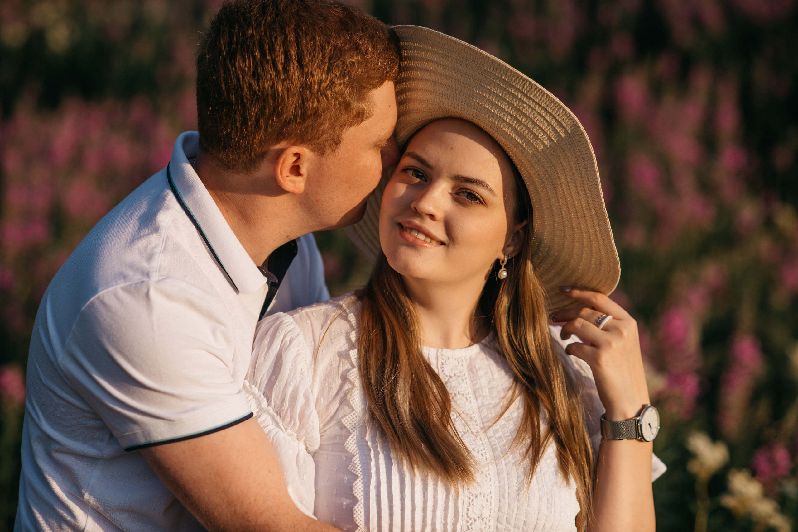 В цветущем поле. Свадебный фотограф Ижевск Петр Шишков