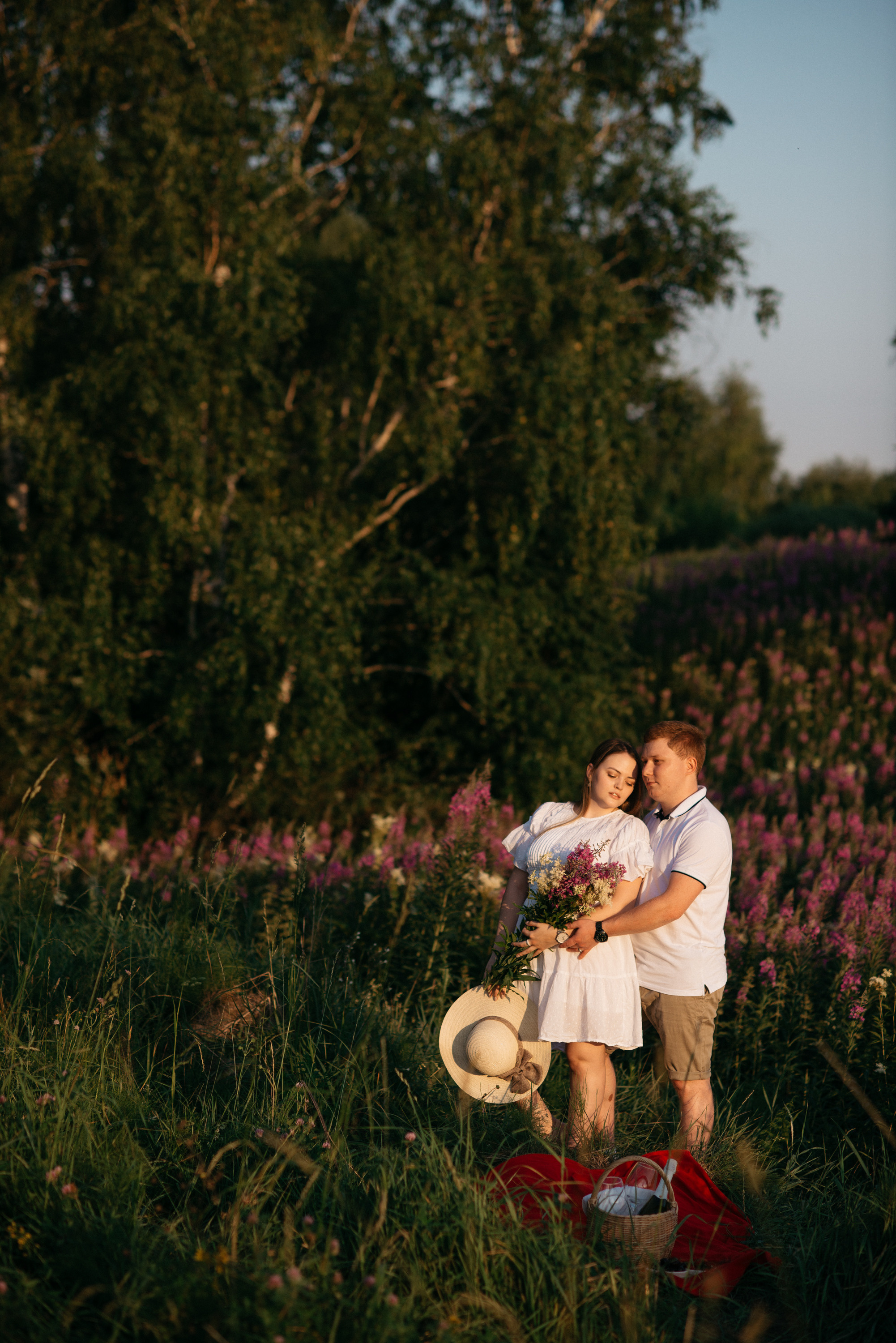 В цветущем поле. Свадебный фотограф Ижевск Петр Шишков