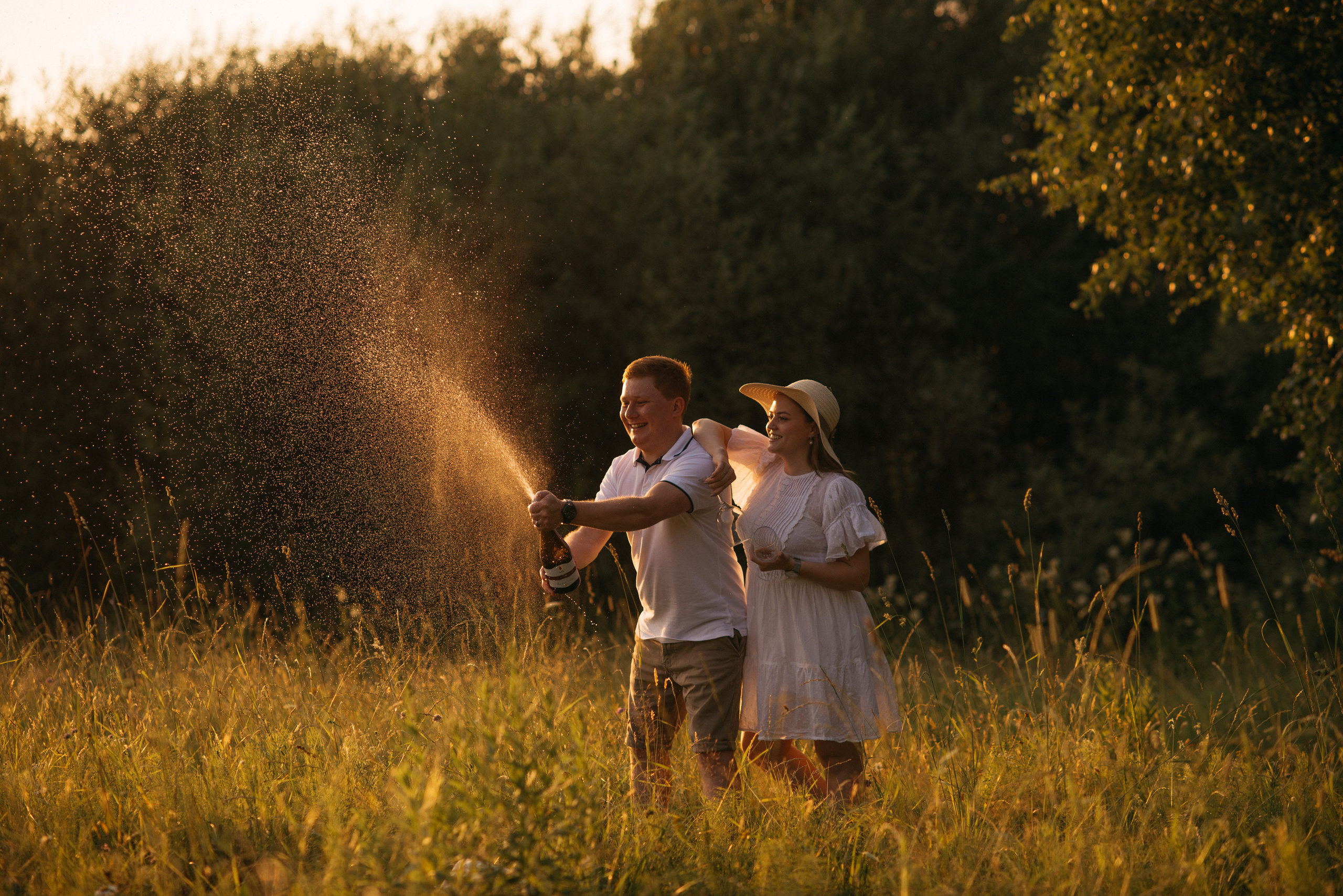 В цветущем поле. Свадебный фотограф Ижевск Петр Шишков