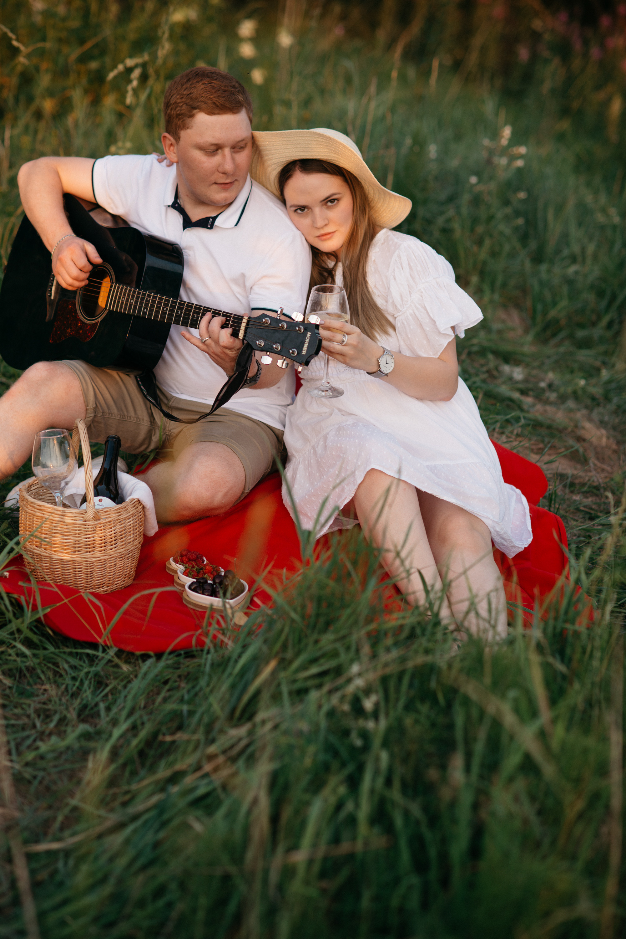 В цветущем поле. Свадебный фотограф Ижевск Петр Шишков