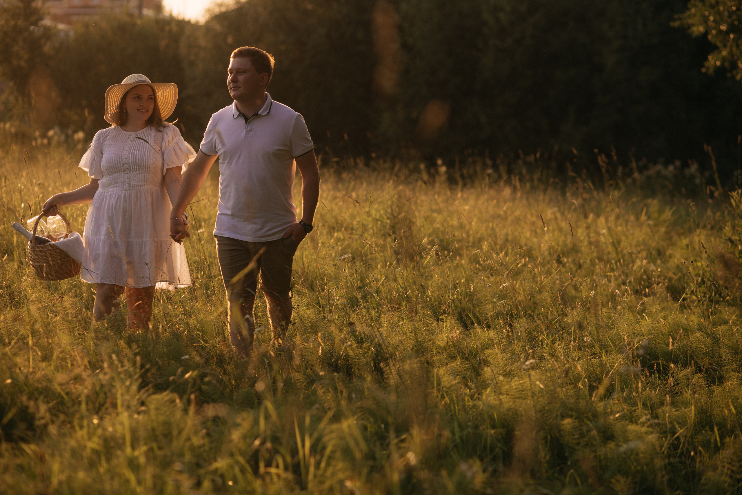 В цветущем поле. Свадебный фотограф Ижевск Петр Шишков