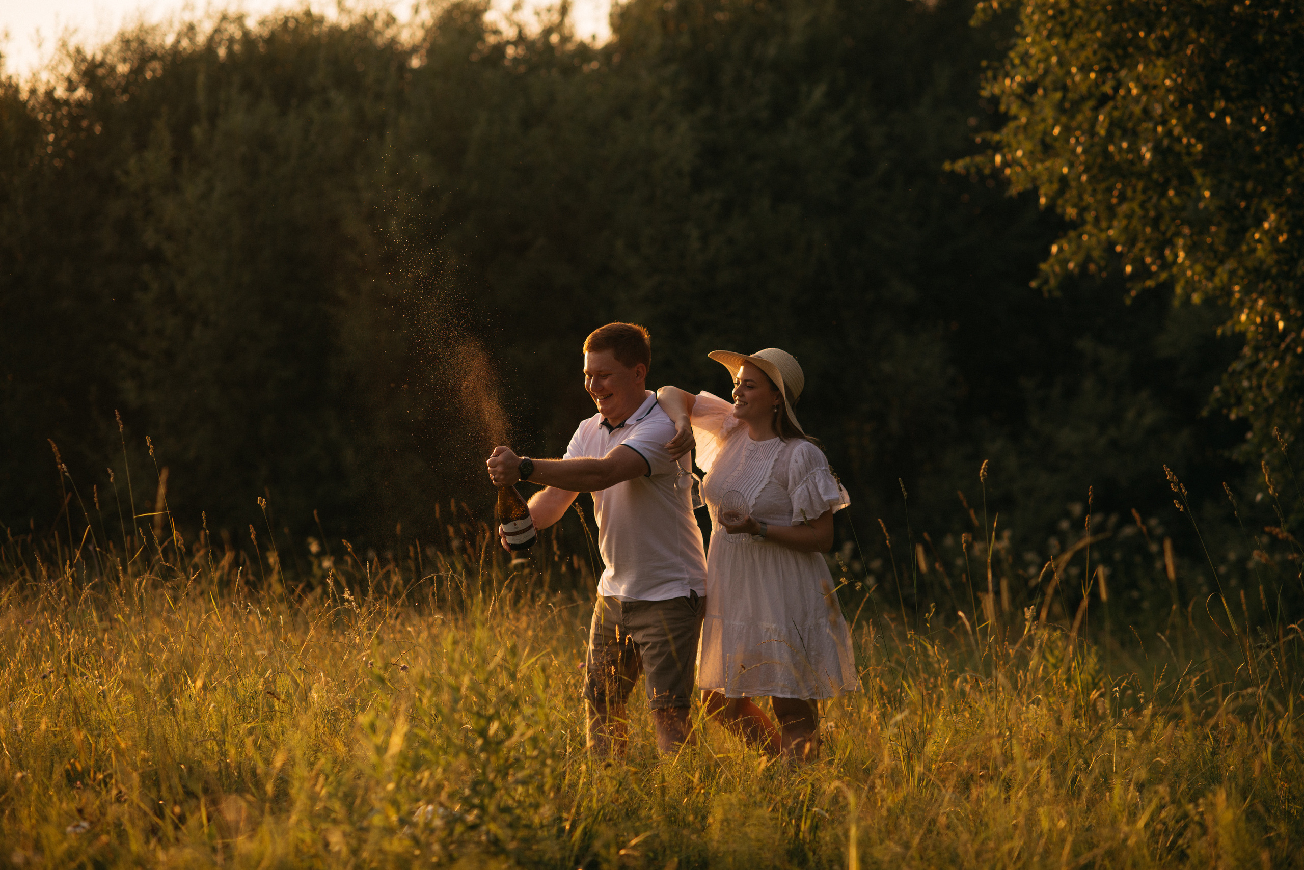 В цветущем поле. Свадебный фотограф Ижевск Петр Шишков