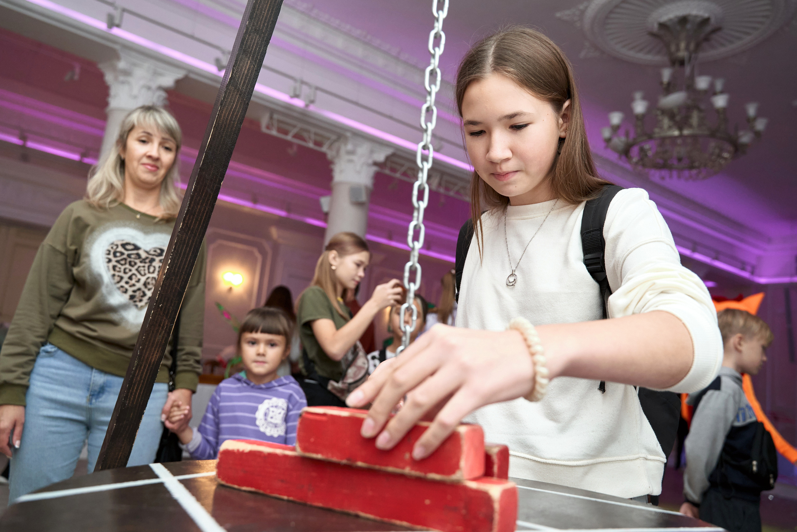 Дети играют в дженгу Пермь