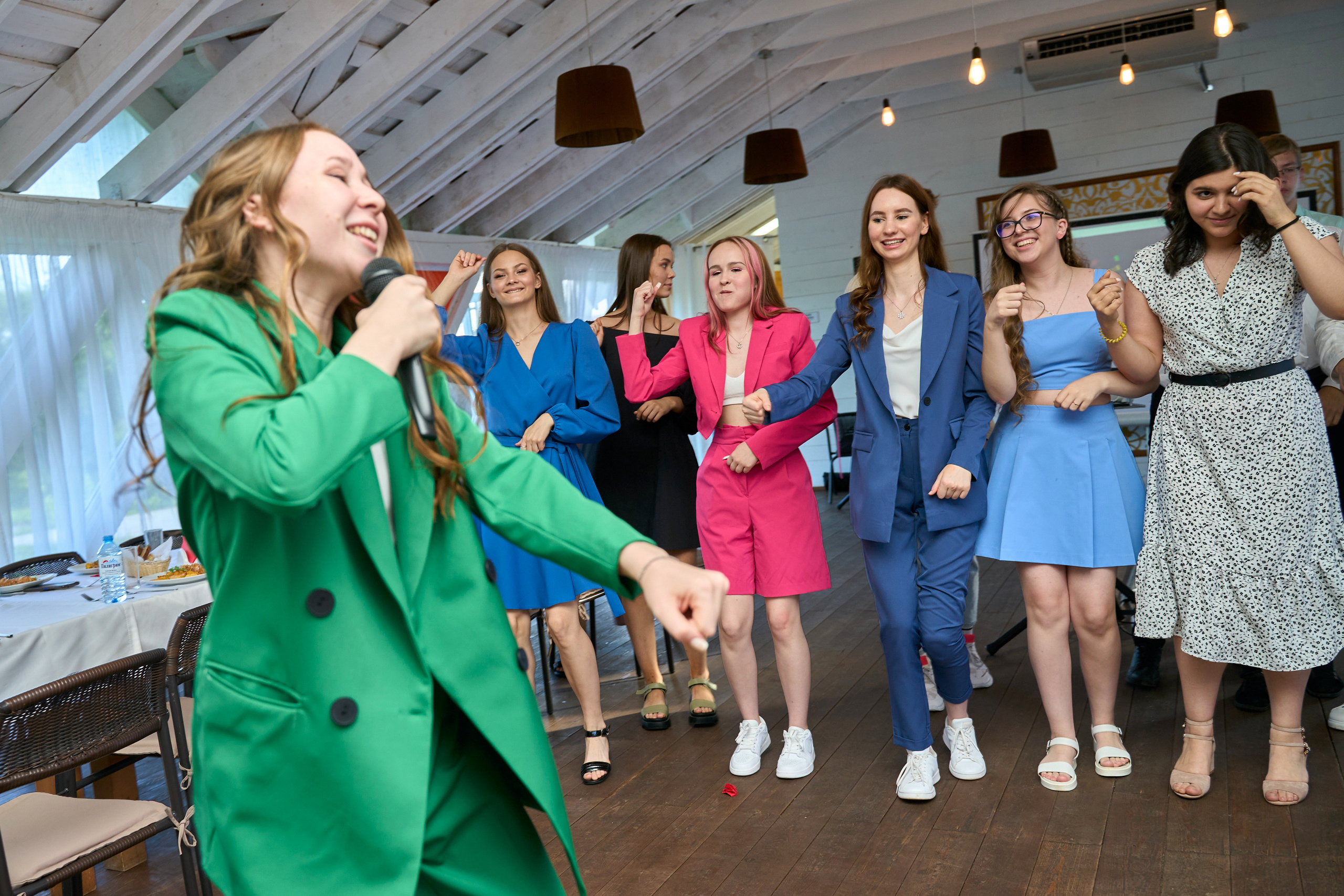 Фотограф на выпускной в Перми. Праздничный фотограф Дмитрий Трифонов