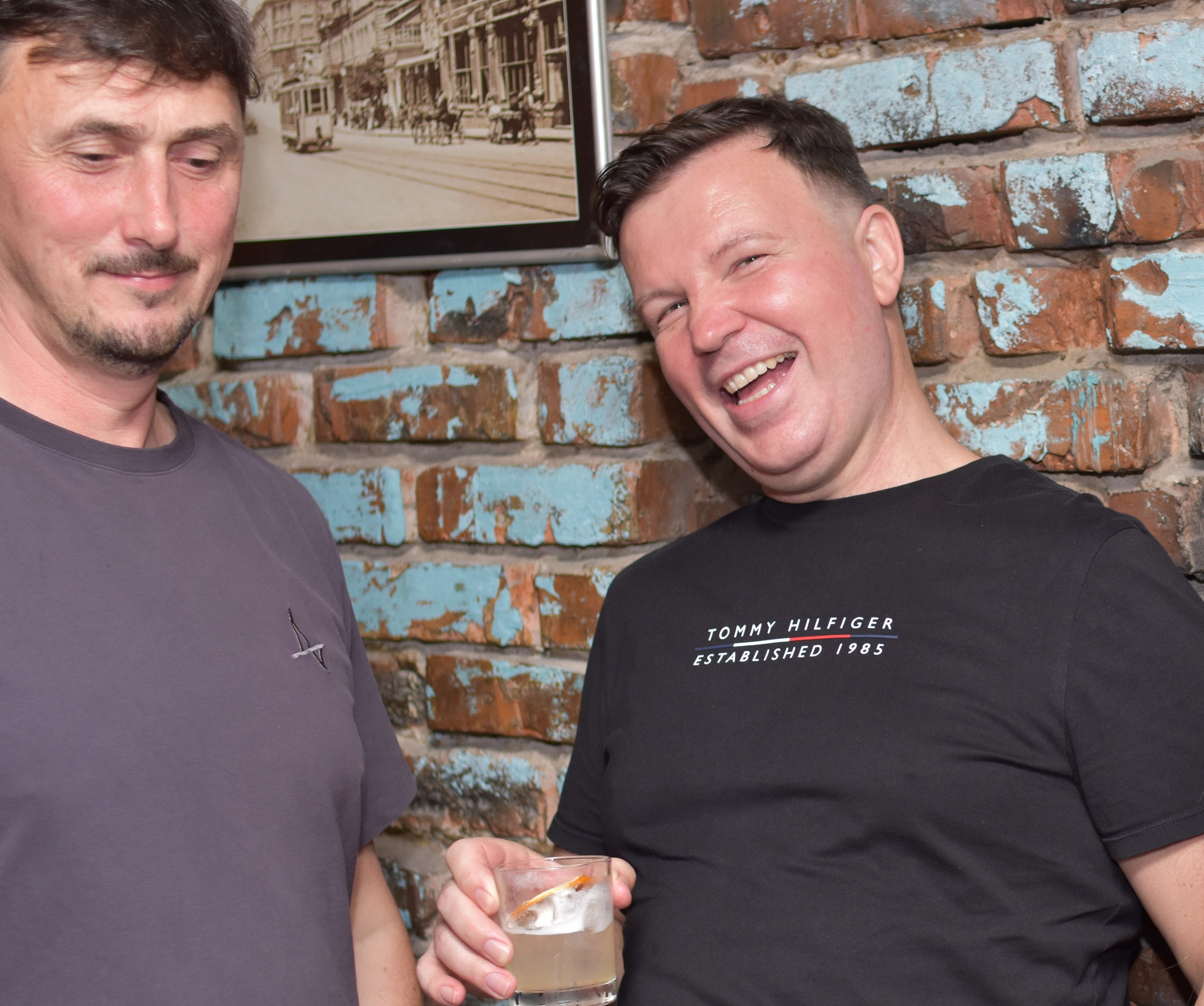 Hard Rock Cafe — Торжественный праздник дня рождения. Фотограф Владивосток (художественный портрет, празднование, торжество, мероприятие, фотопрогулка)