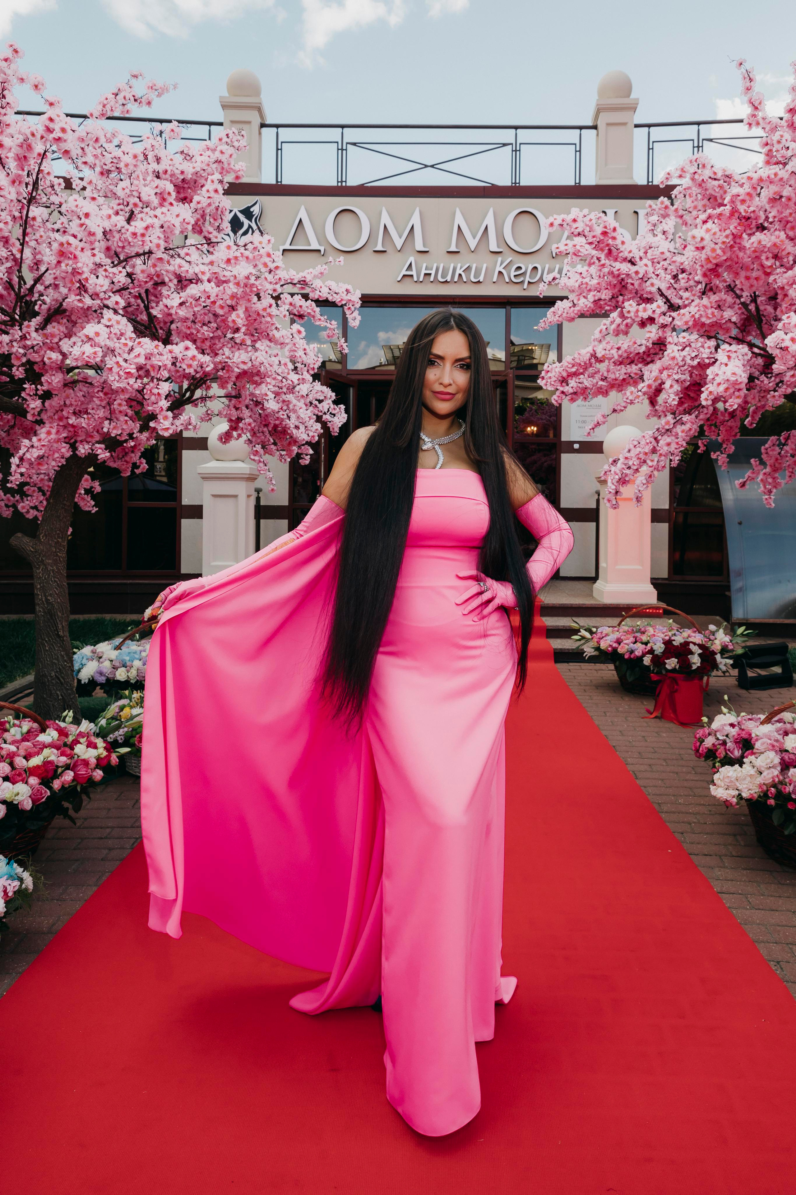 Аника Керимова на модном показе в Барвихе