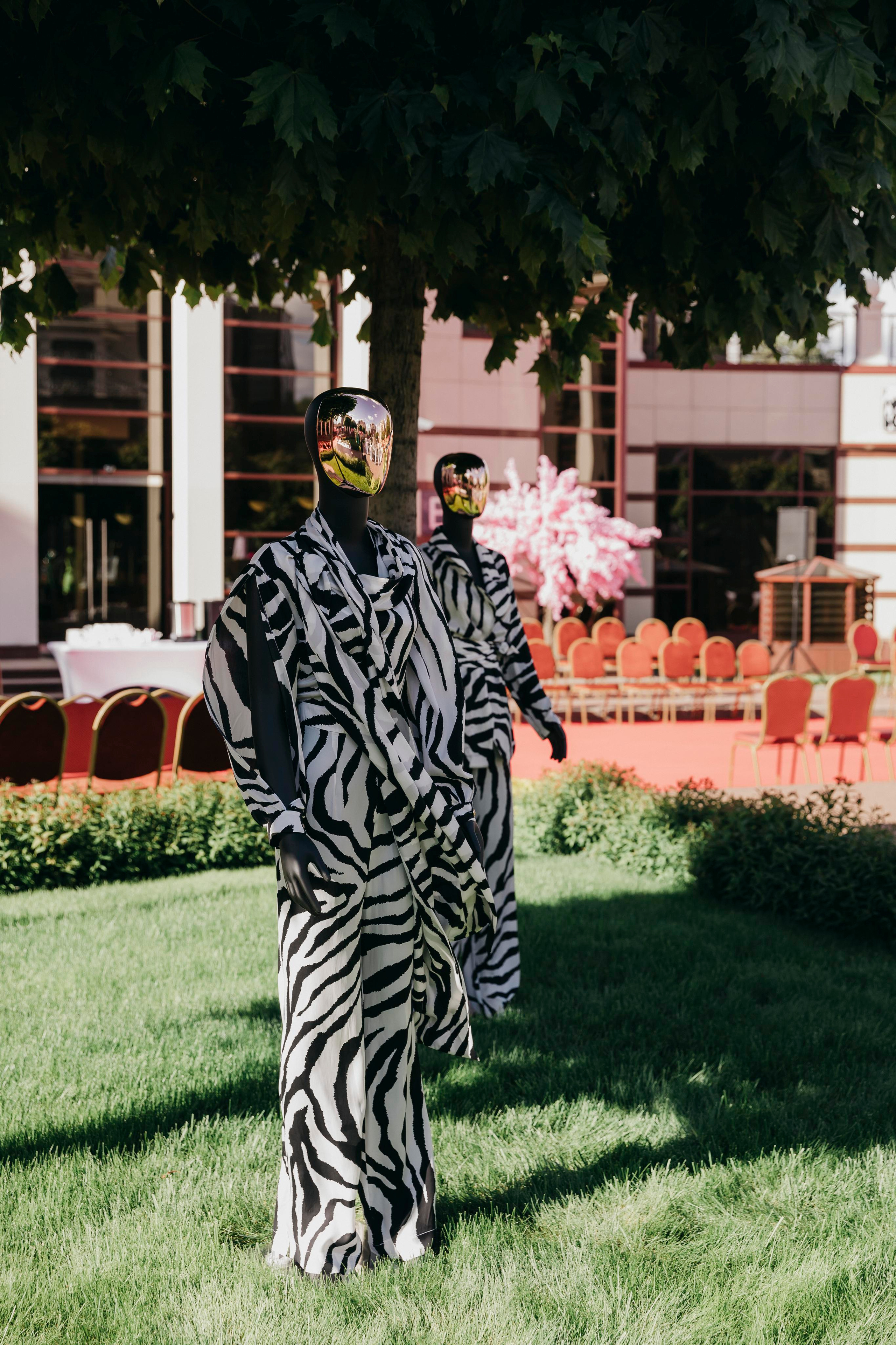 Татьяна Плаксина и Аника Керимова представили коллекцию одежды. «Птичка на проводе»: информационный портал в Москве