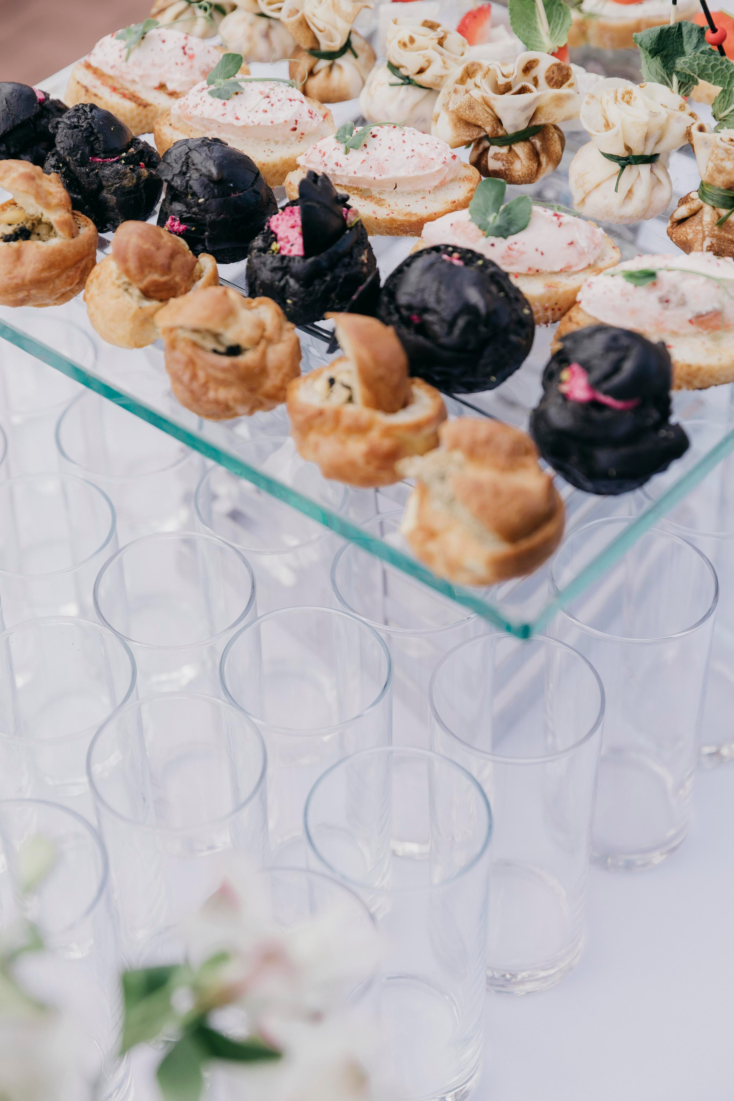 Татьяна Плаксина и Аника Керимова представили коллекцию одежды. «Птичка на проводе»: информационный портал в Москве