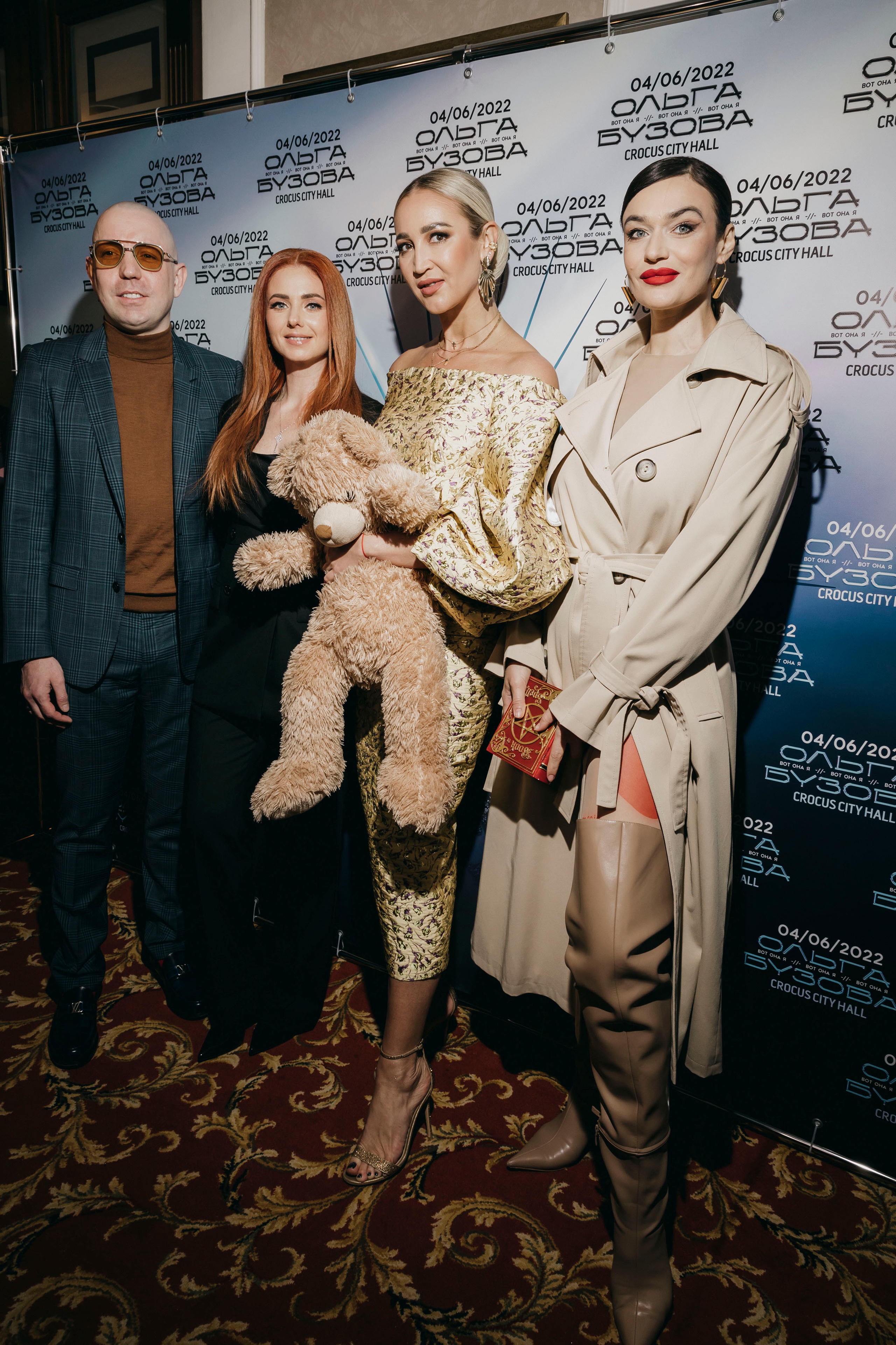 Дмитрий Спиридонов, Елена Катина, Ольга Бузова и Алена Водонаева на праздновании 18-летия Ольги Бузовой в шоу-бизнесе в Москве