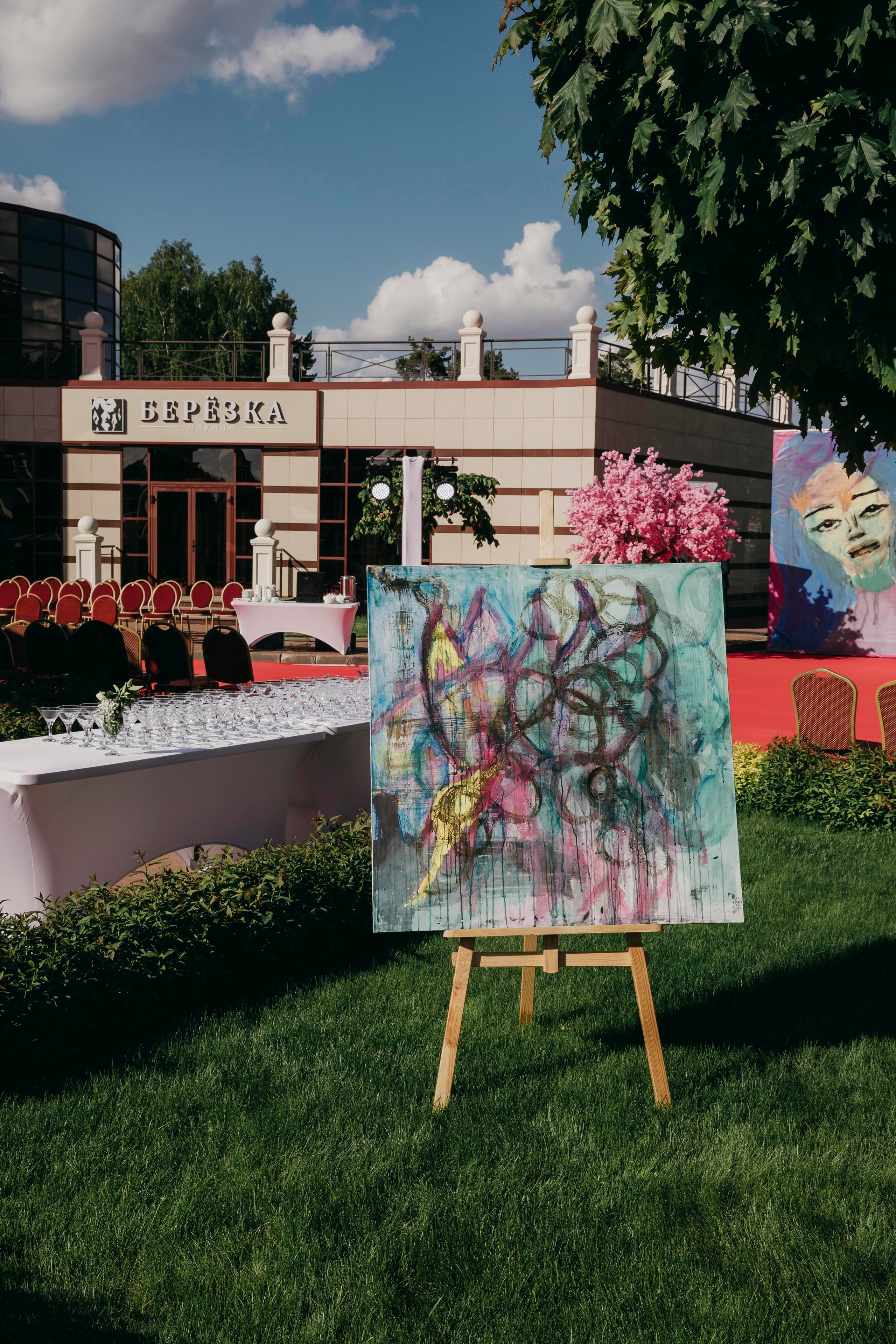 Татьяна Плаксина и Аника Керимова представили коллекцию одежды. «Птичка на проводе»: информационный портал в Москве