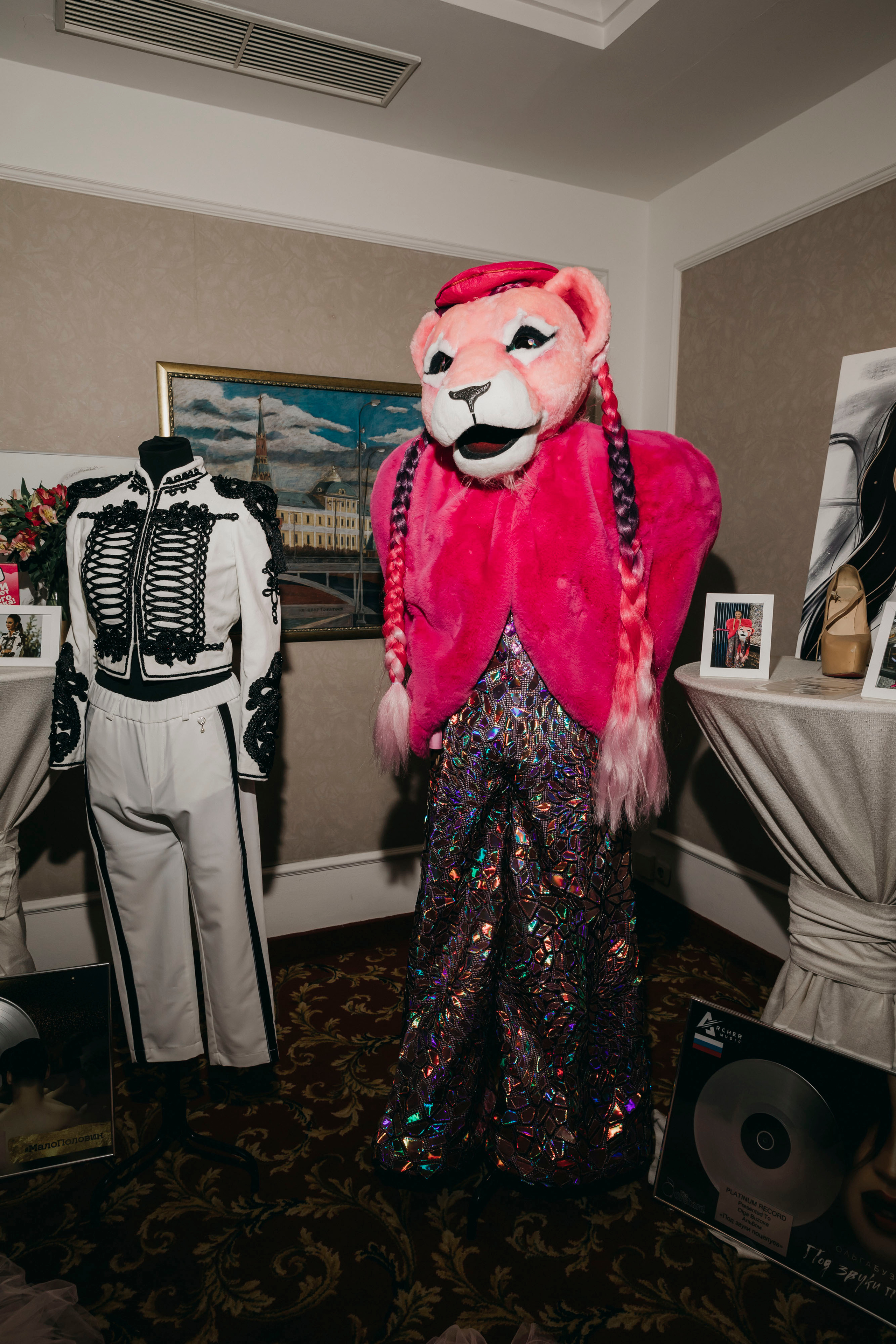 Ольга Бузова: 18 лет на сцене!. «Птичка на проводе»: информационный портал в Москве