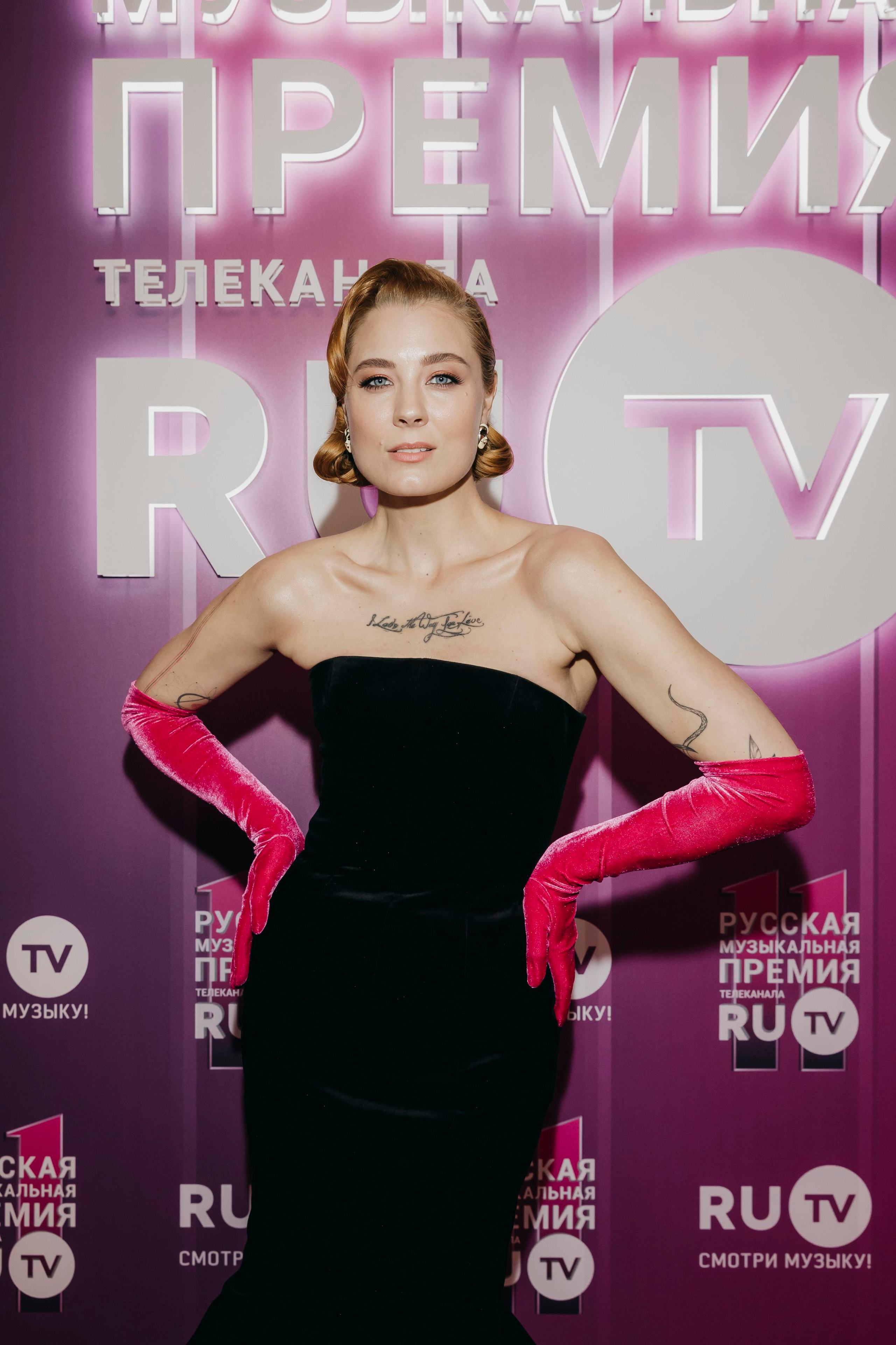 Русская Музыкальная Премия телеканала RU.TV в Москве. «Птичка на проводе»: информационный портал в Москве