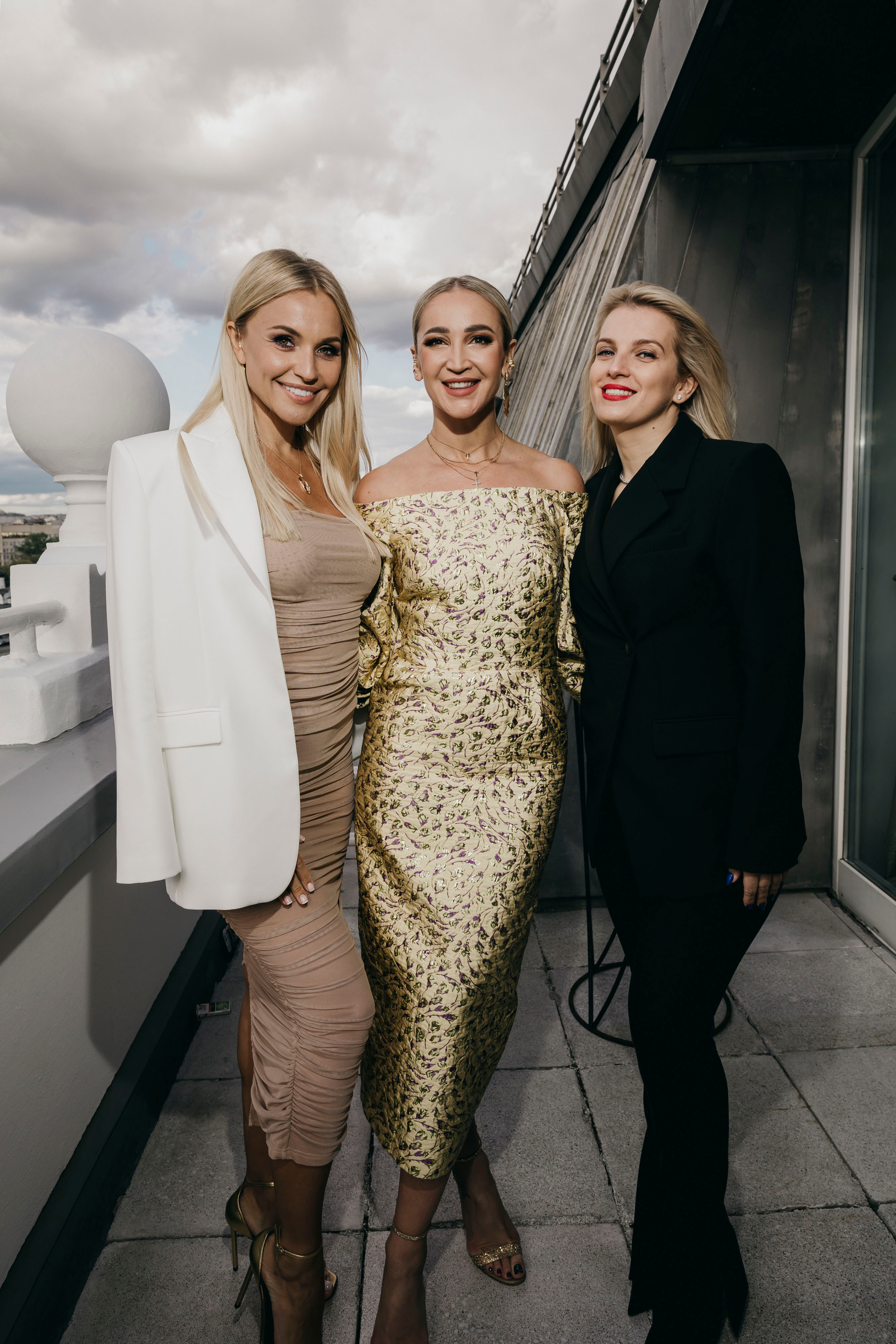 Анна Городжая, Ольга Бузова с подругой на праздновании 18-летия Ольги Бузовой в шоу-бизнесе в Москве