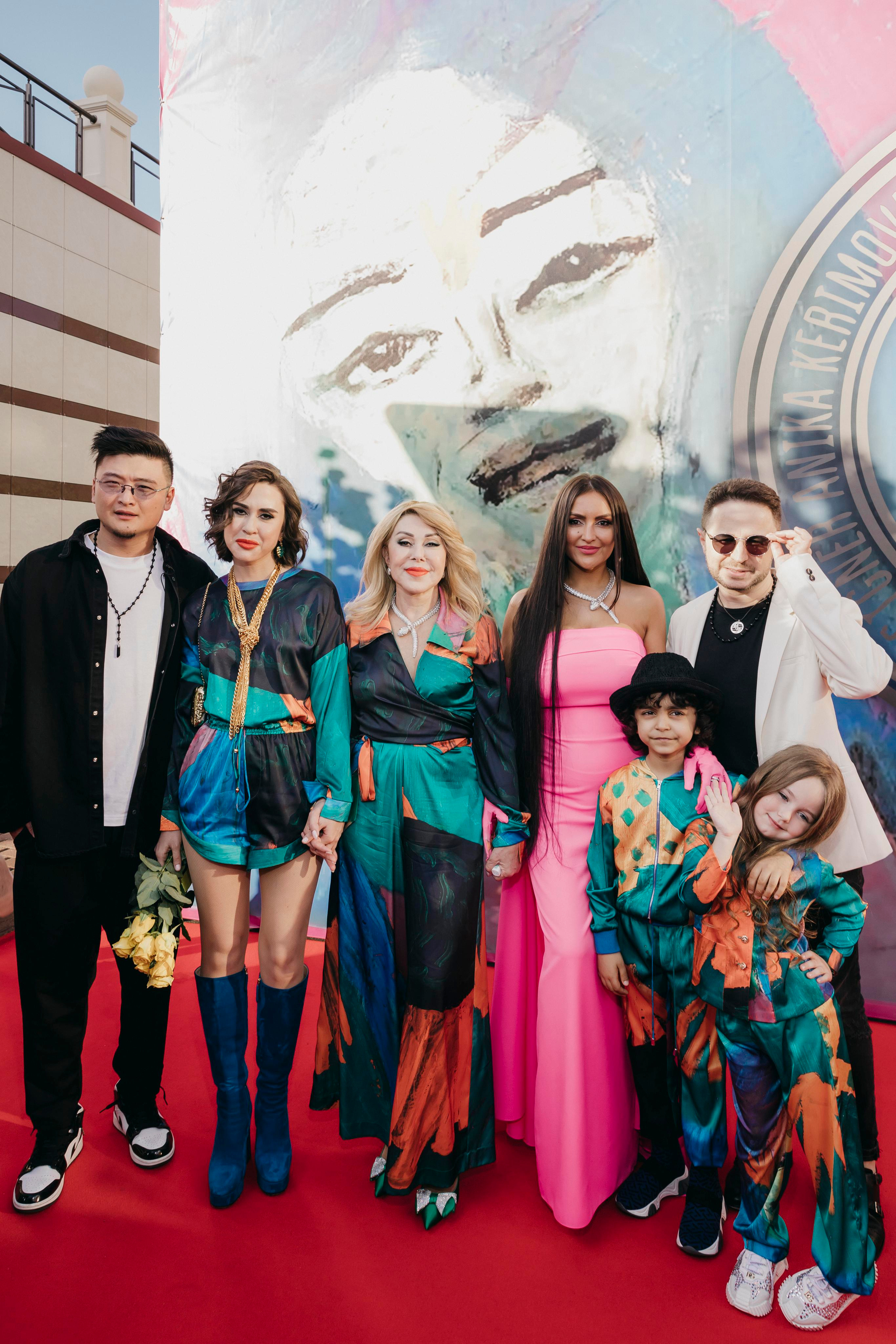 Анатолий Цой, Татьяна Плаксина, Любовь Успенская, Аника Керимова с детьми, Брендон Стоун на модном показе в Барвихе