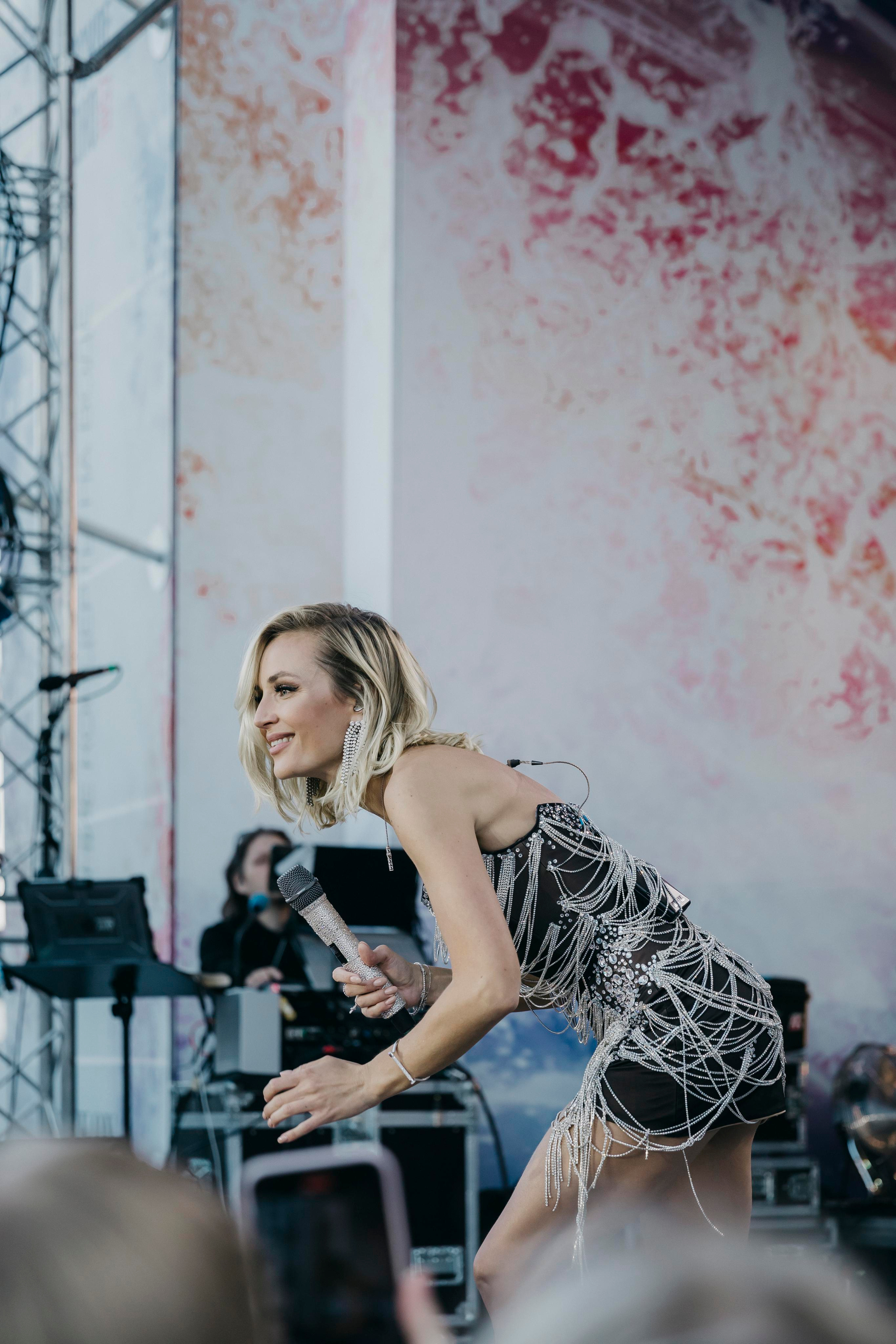 Полина Гагарина #ЛЕТОLIFE В SHORE HOUSE: СЕЗОН 2022. «Птичка на проводе»: информационный портал в Москве