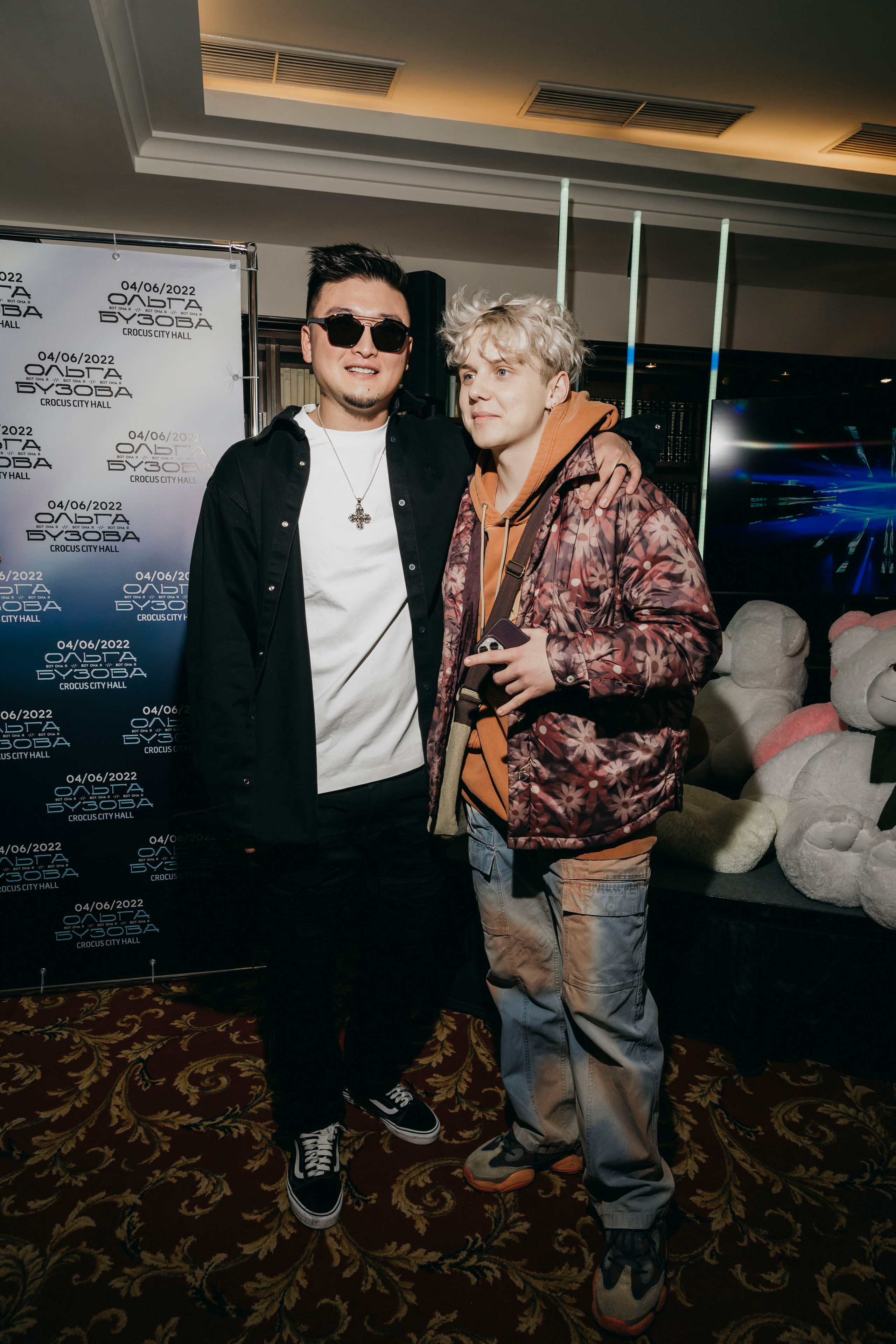 Анатолий Цой и Ваня Дмитриенко на праздновании 18-летия Ольги Бузовой в шоу-бизнесе в Москве