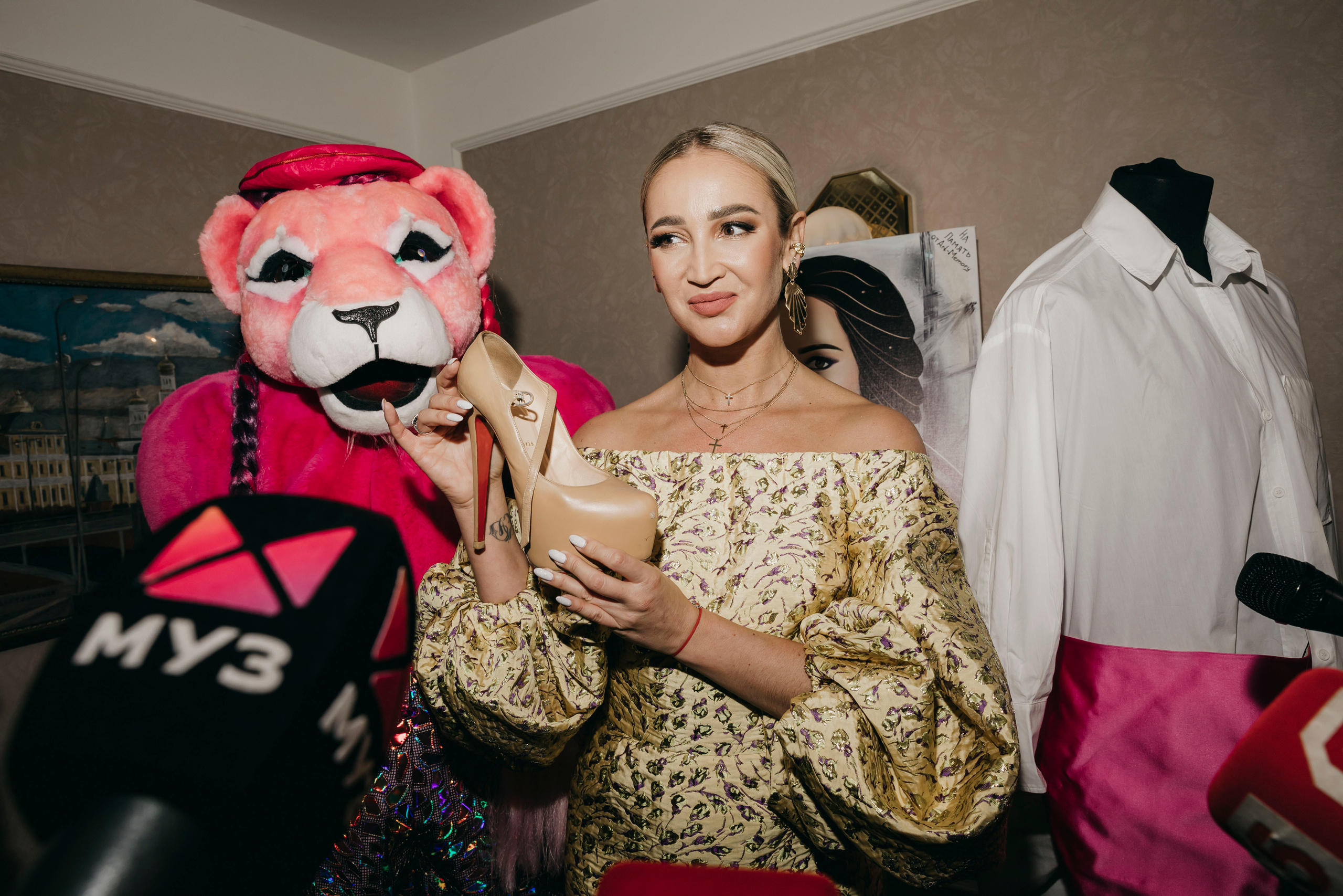 Ольга Бузова: 18 лет на сцене!. «Птичка на проводе»: информационный портал в Москве