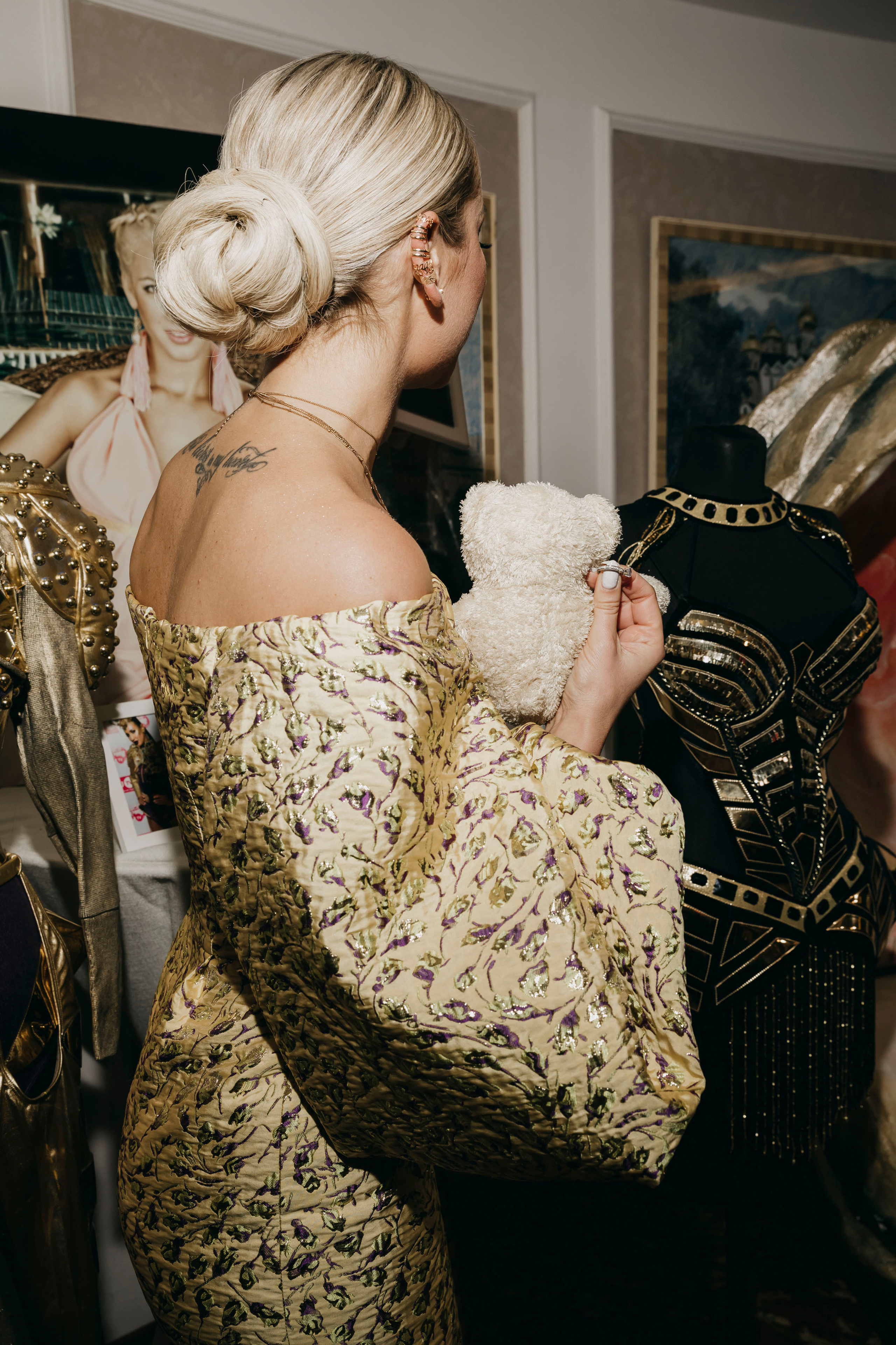 Ольга Бузова: 18 лет на сцене!. «Птичка на проводе»: информационный портал в Москве