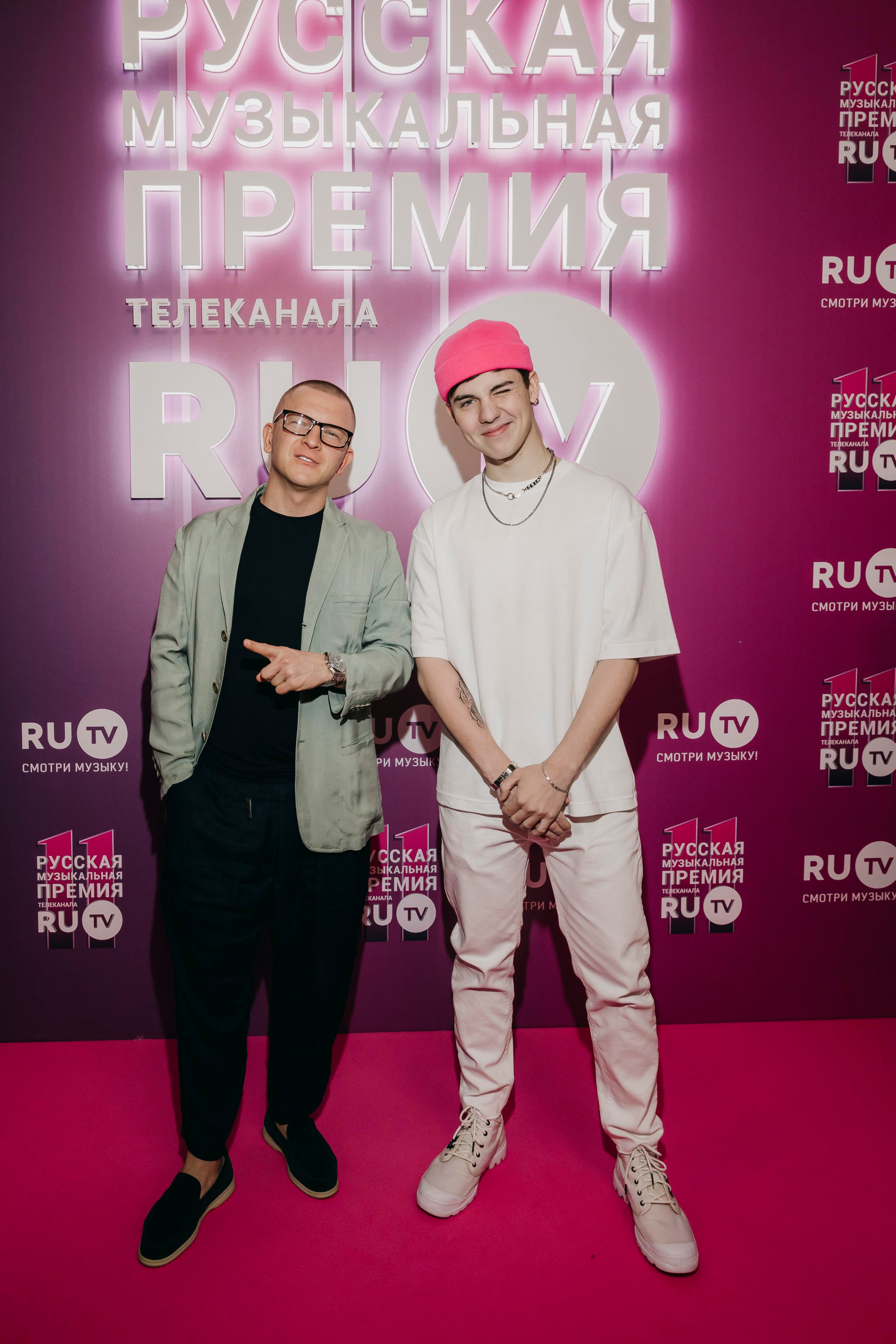 Пашу (слева) на Русской Музыкальной Премии телеканала RU.TV
