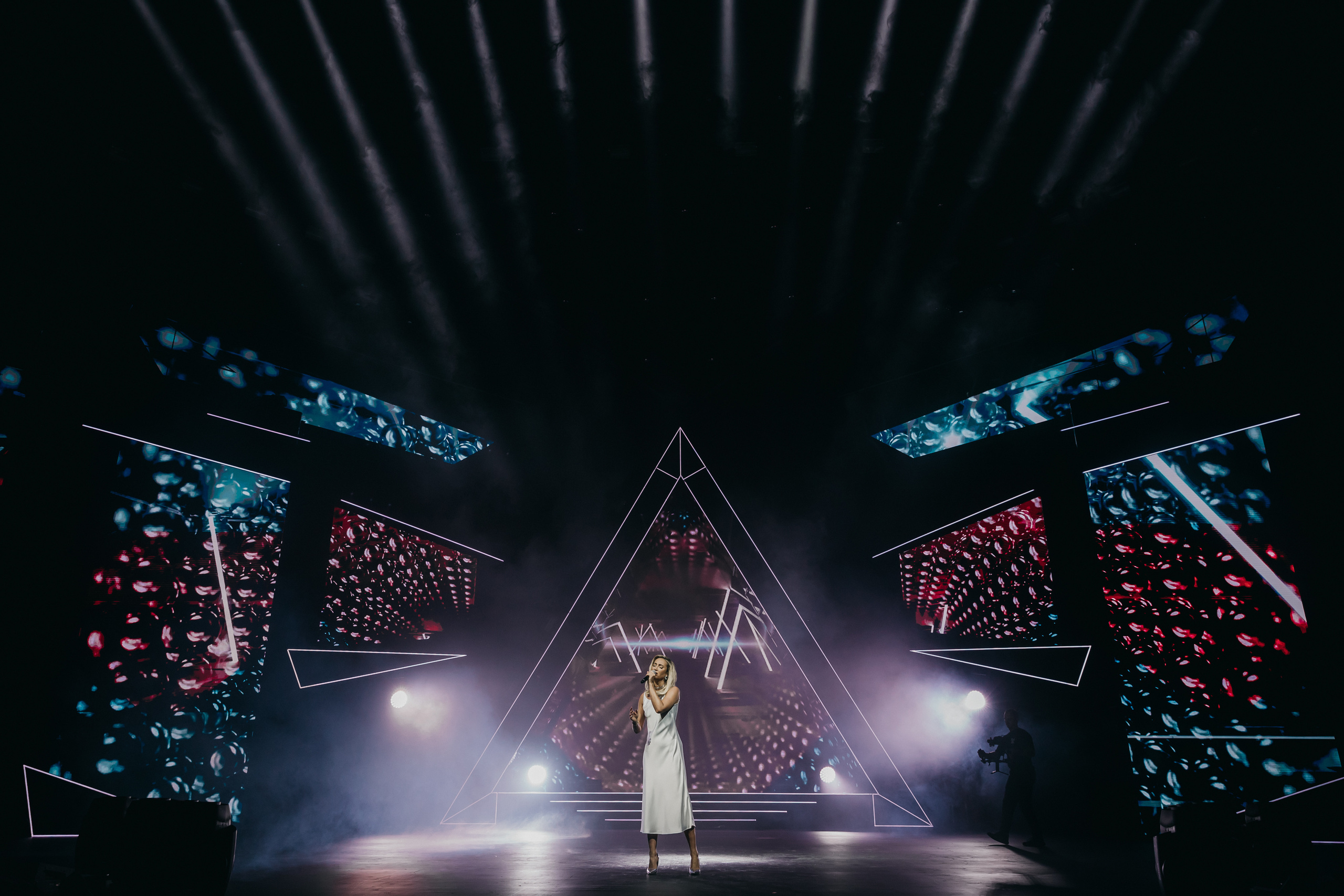 Ольга Бузова на концерте ЖАРА MEDIA AWARDS 2022