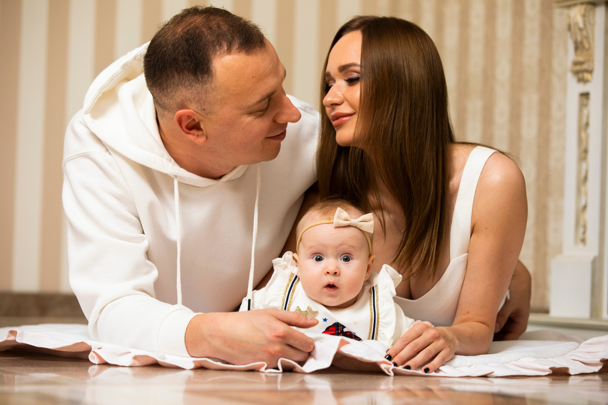 Семейные фото у Вас дома «Ася Игорь Алина ". ФОТОХУДОЖНИК