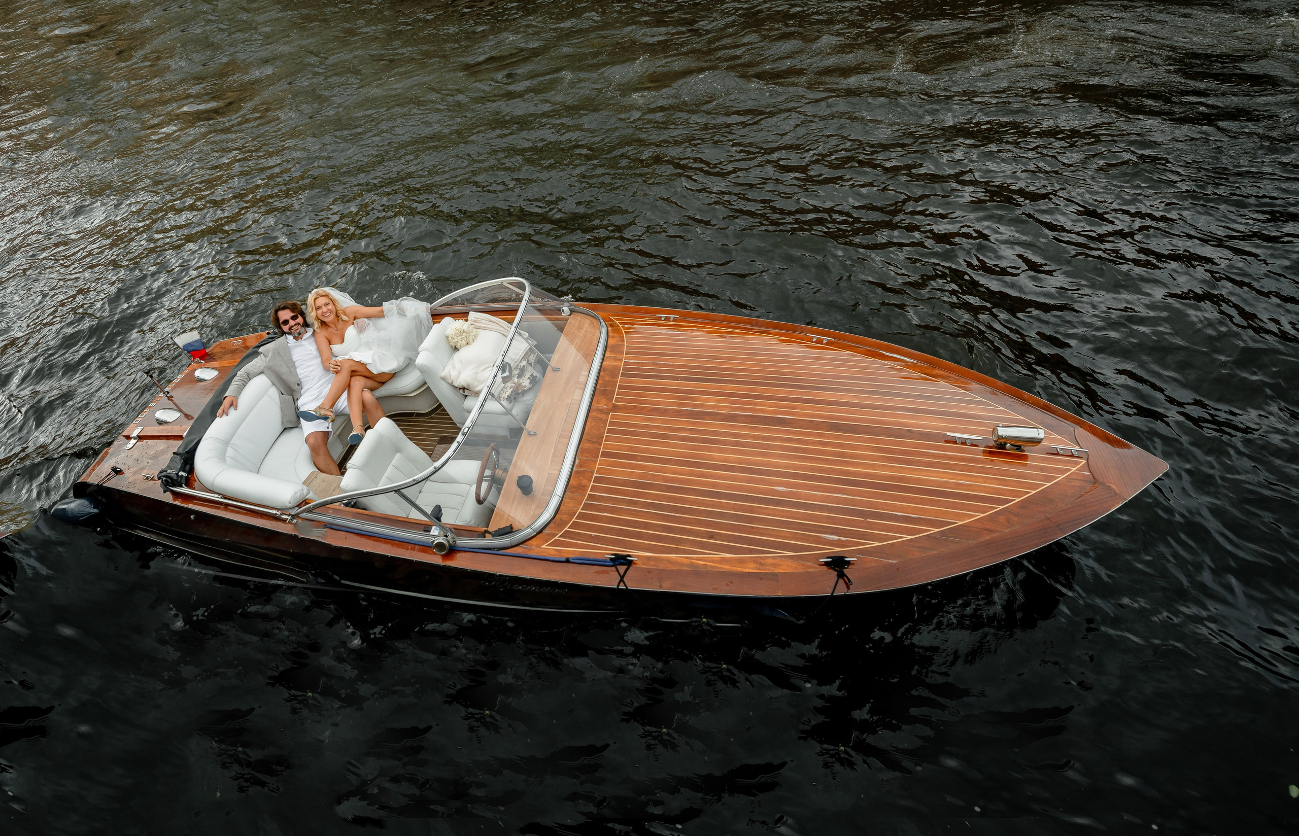 Юлия и Павел (сборы невесты, Невская ратуша, красный Buick, прогулка по рекам на катере). Портретный, семейный и свадебный фотограф в Санкт-Петербурге и в Пушкине Ширяев Денис