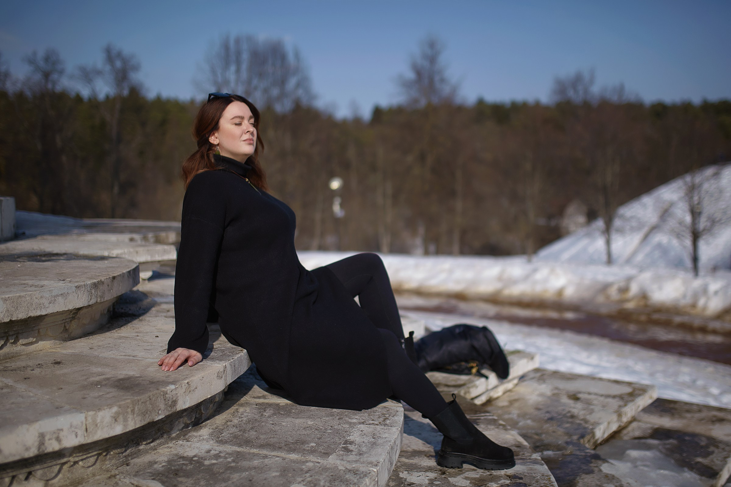 Девушка и март. Фотограф Роман Желтухин