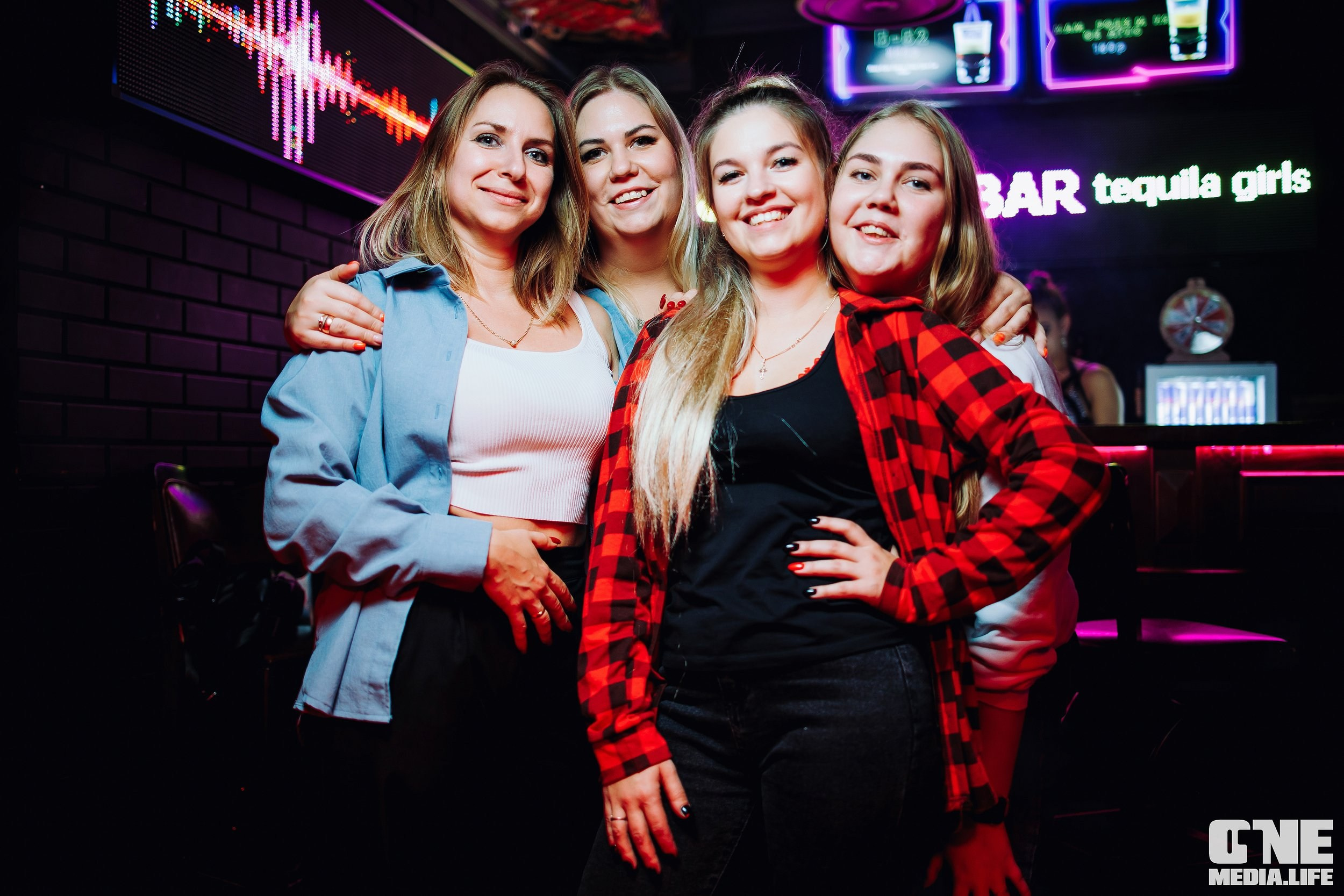 Фоторепортаж из бара XxxX. One Media Life: фоторепортажи, фотоотчеты с мероприятий и заведений